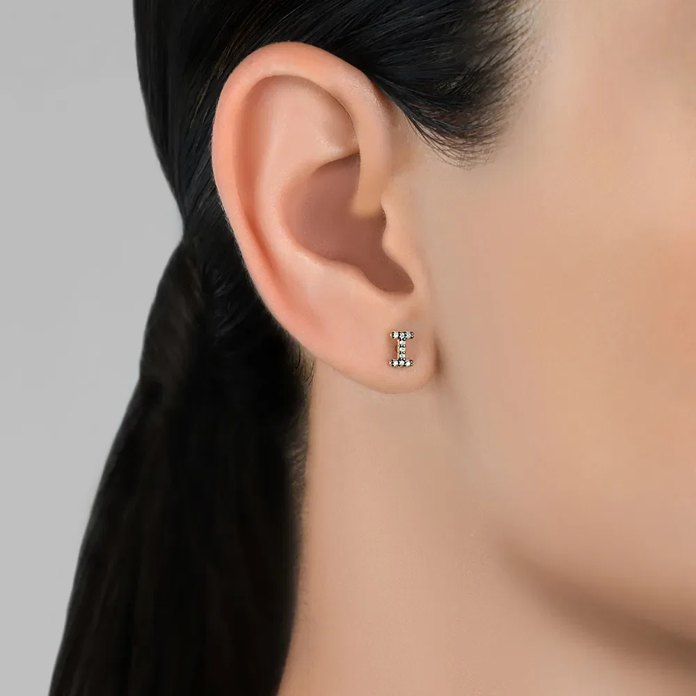 Brinco Único Letra I em Ouro Amarelo 18k com Diamantes