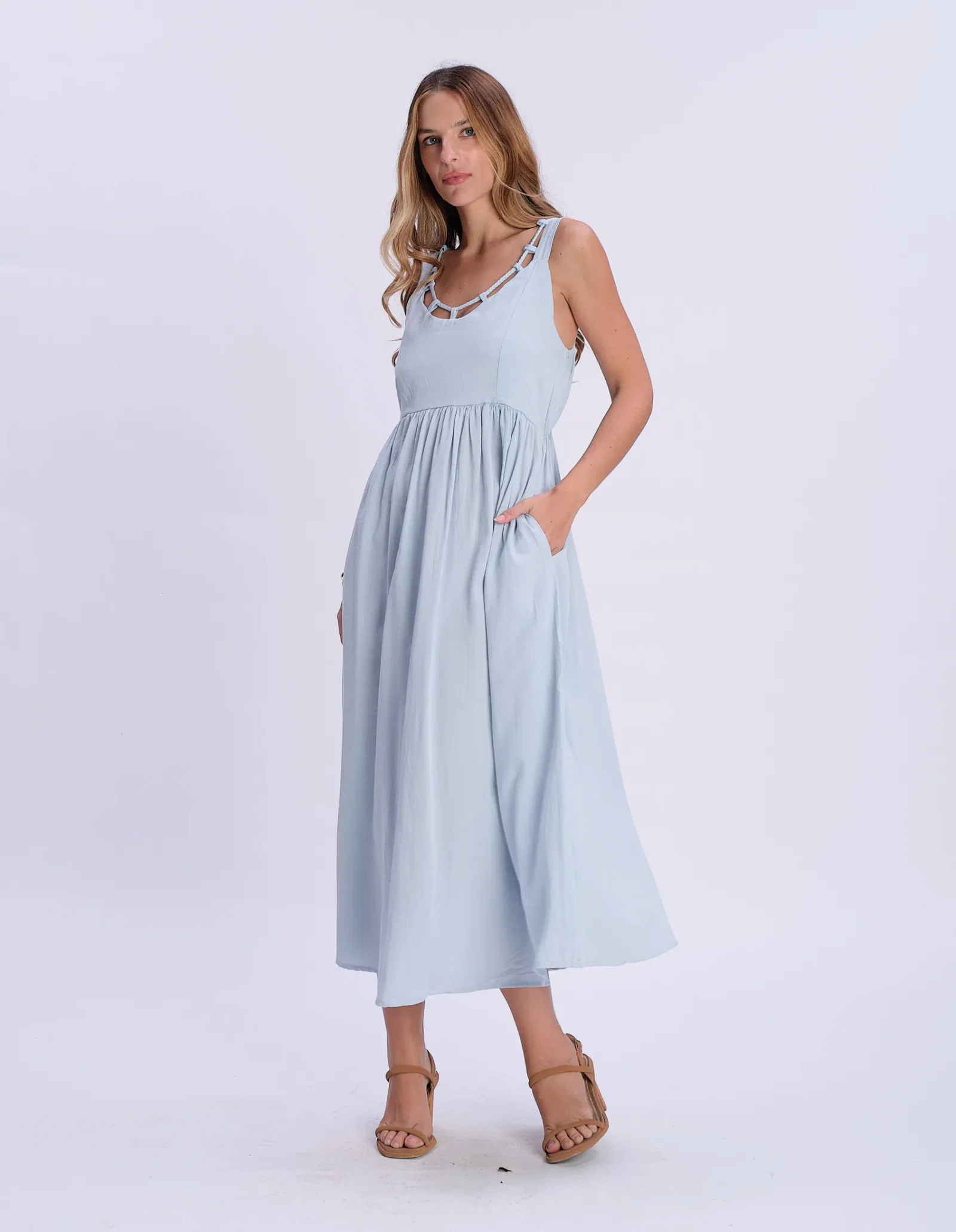 Vestido Longo Detalhe Decote Vazado - Azul Claro — imagem 1