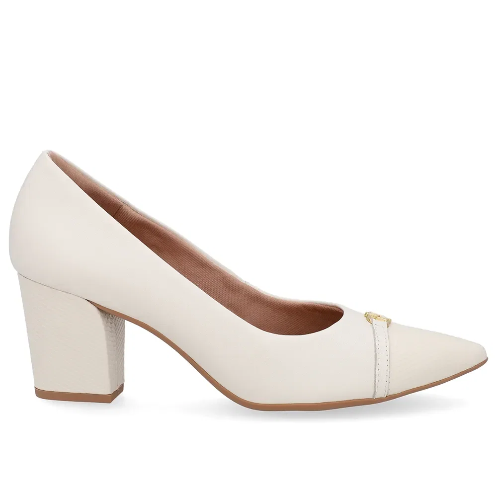 Scarpin Couro Branco Marfim Bico Fino Enfeite — imagem 1