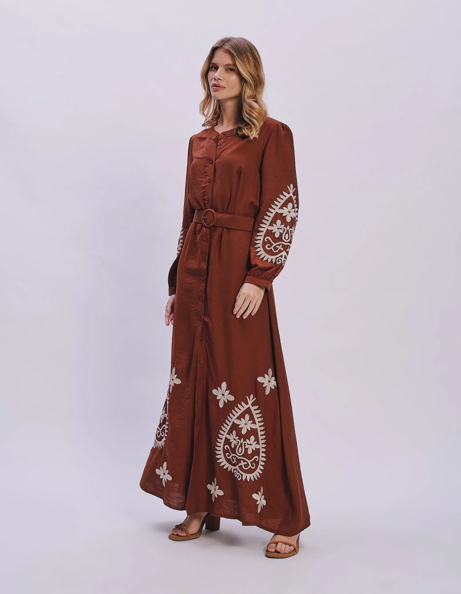 Chemise Longa Bordado Mangas - Marrom