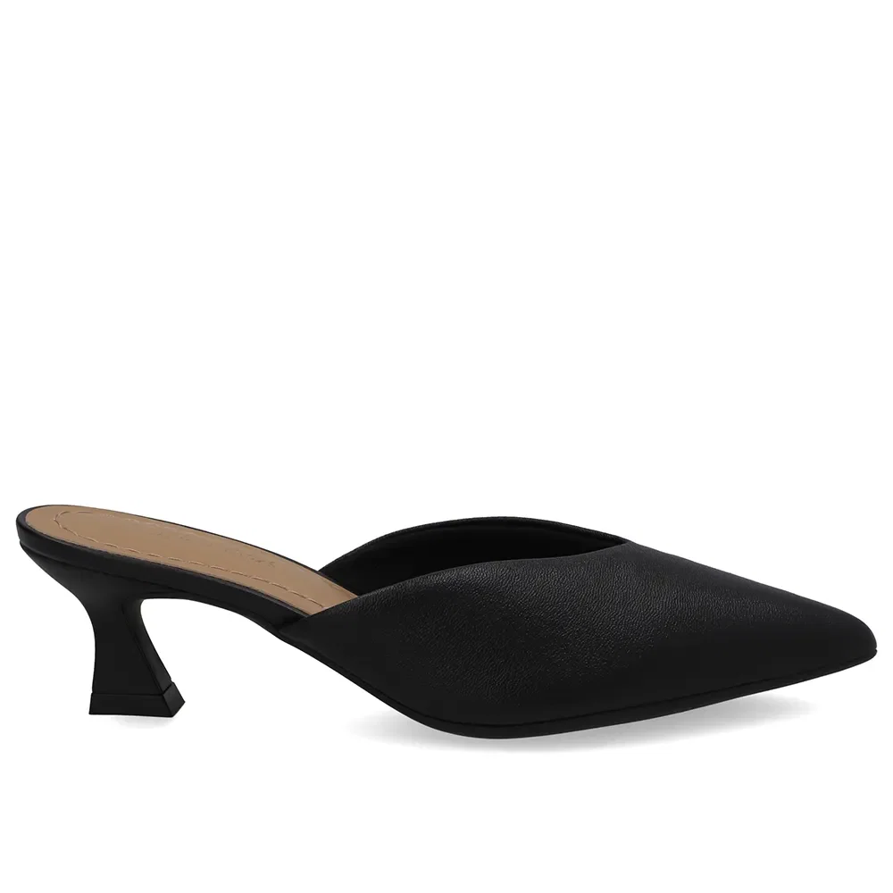 Mule Bico Fino Em Couro Preto Com Salto Kitten Heel