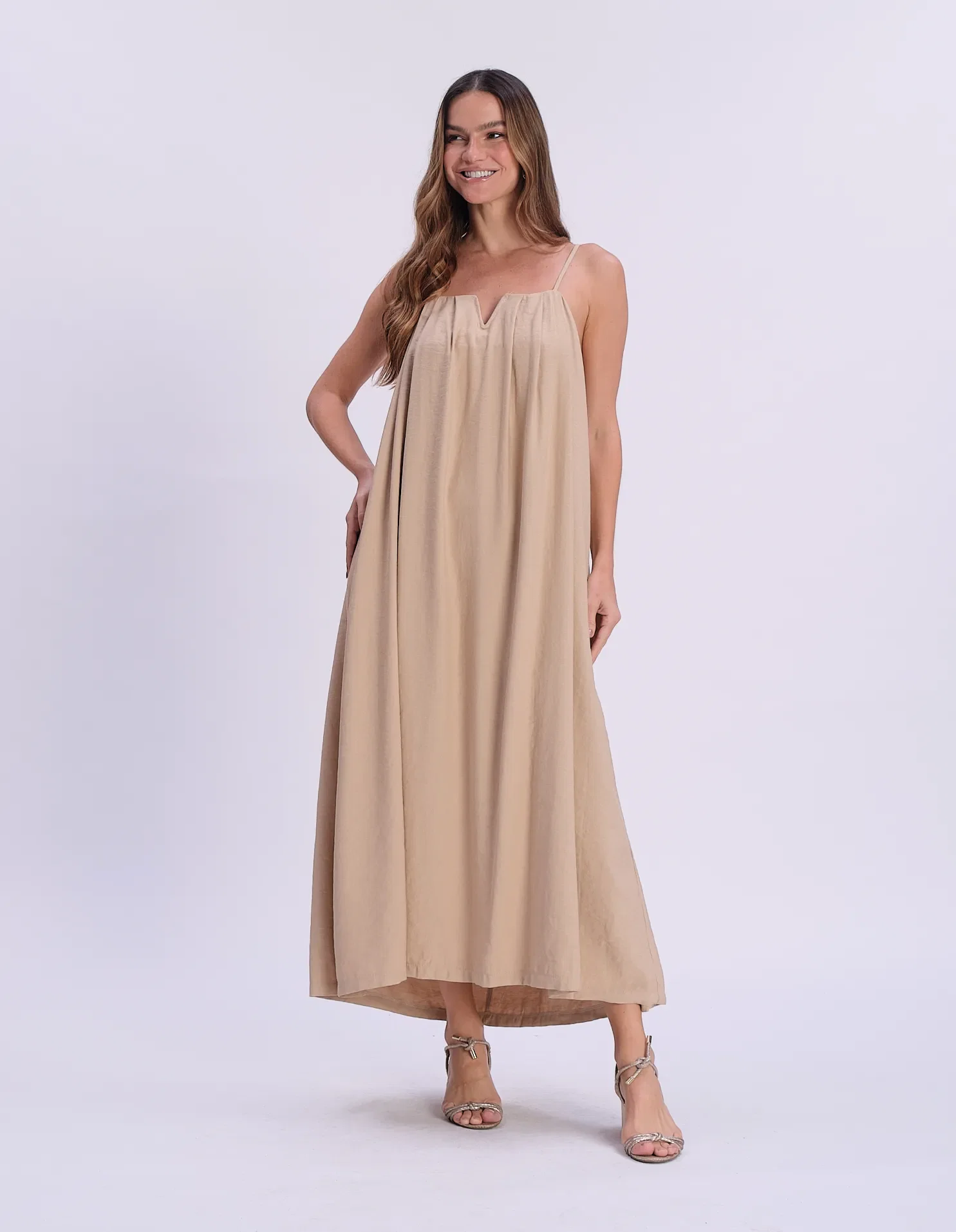 Vestido Longo Amplo Detalhe v - Bege