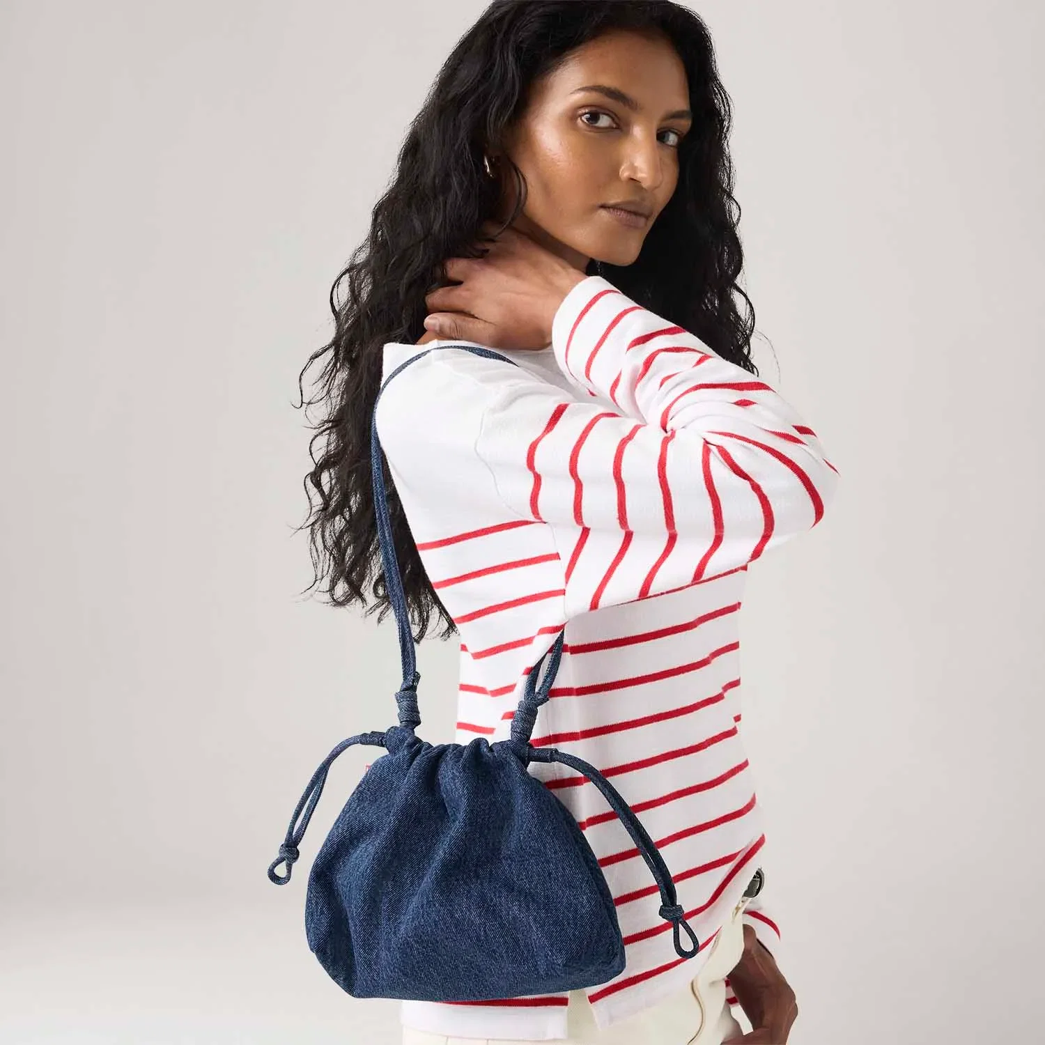 Bolsa Jeans Levi's® Isabelle Transversal Lavagem Escura - U USA | U BR