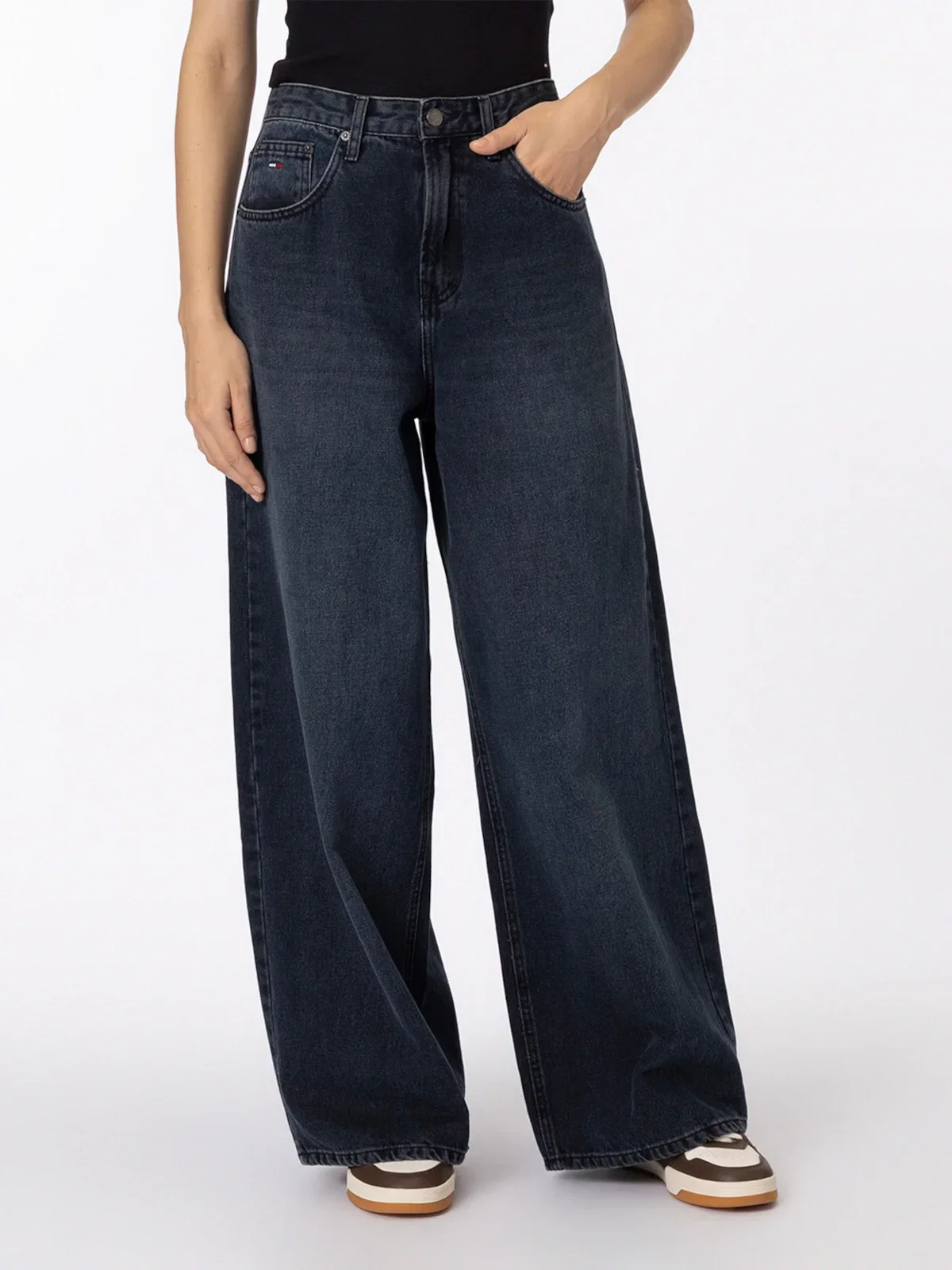 Calça Jeans de Cintura Média e Pernas Largas e Folgadas — imagem 1