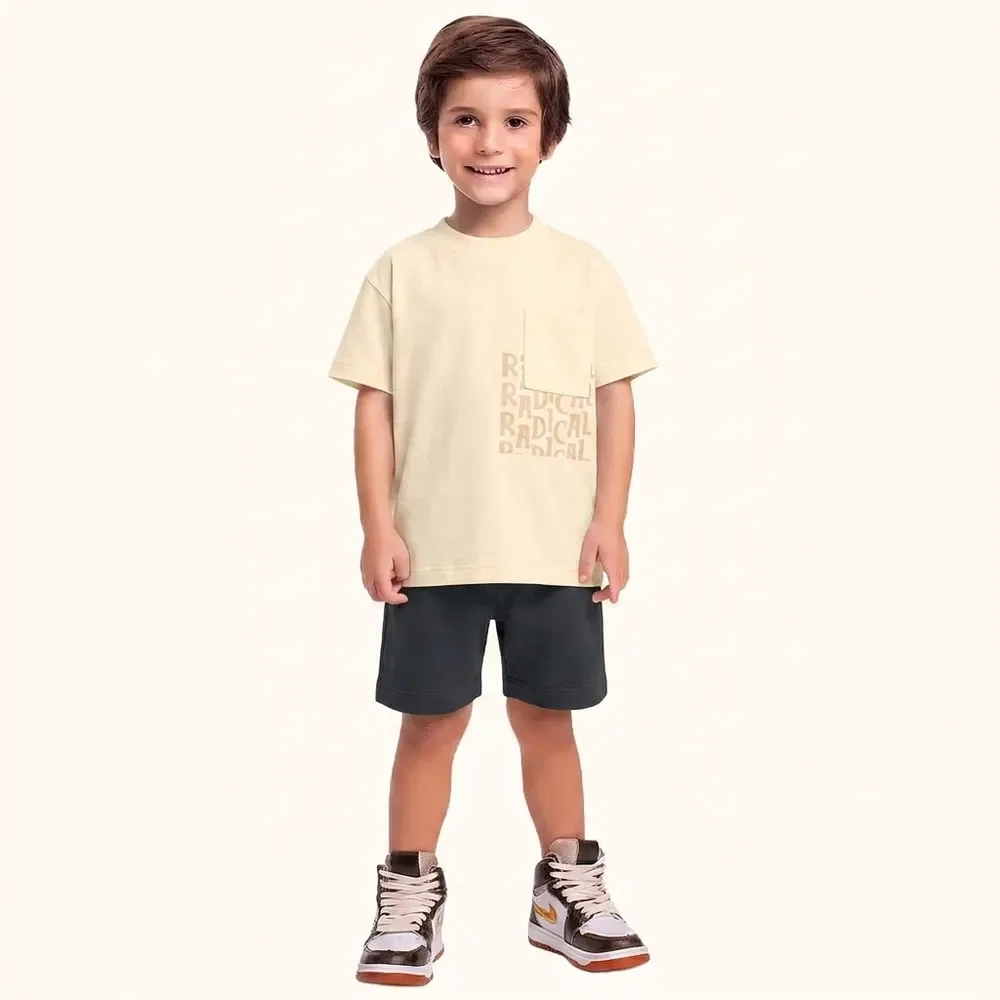 Conjunto camiseta em meia malha com bolso funcional e bermuda em moletinho — imagem 1