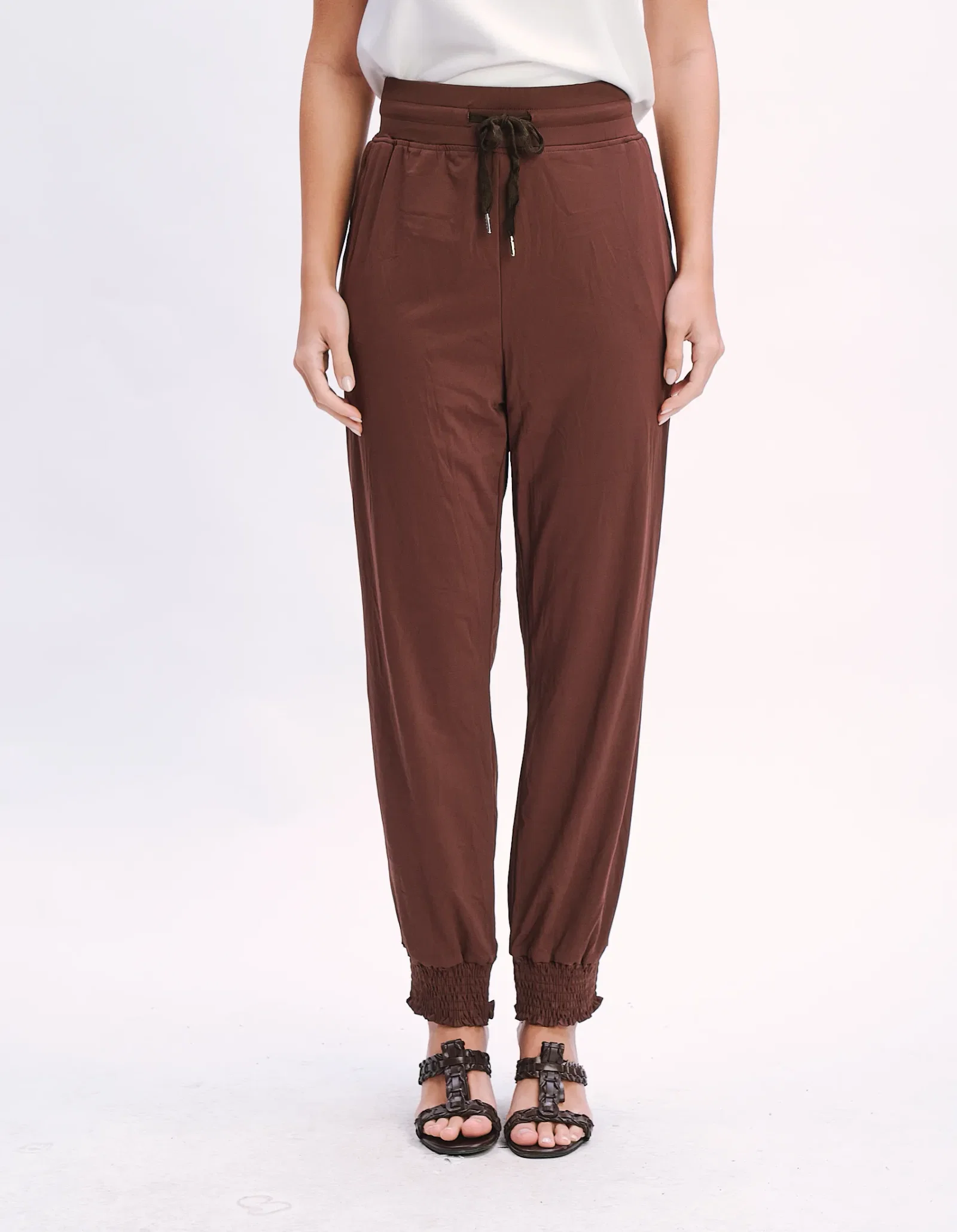 Calça Jogger Com Amarração - Marrom