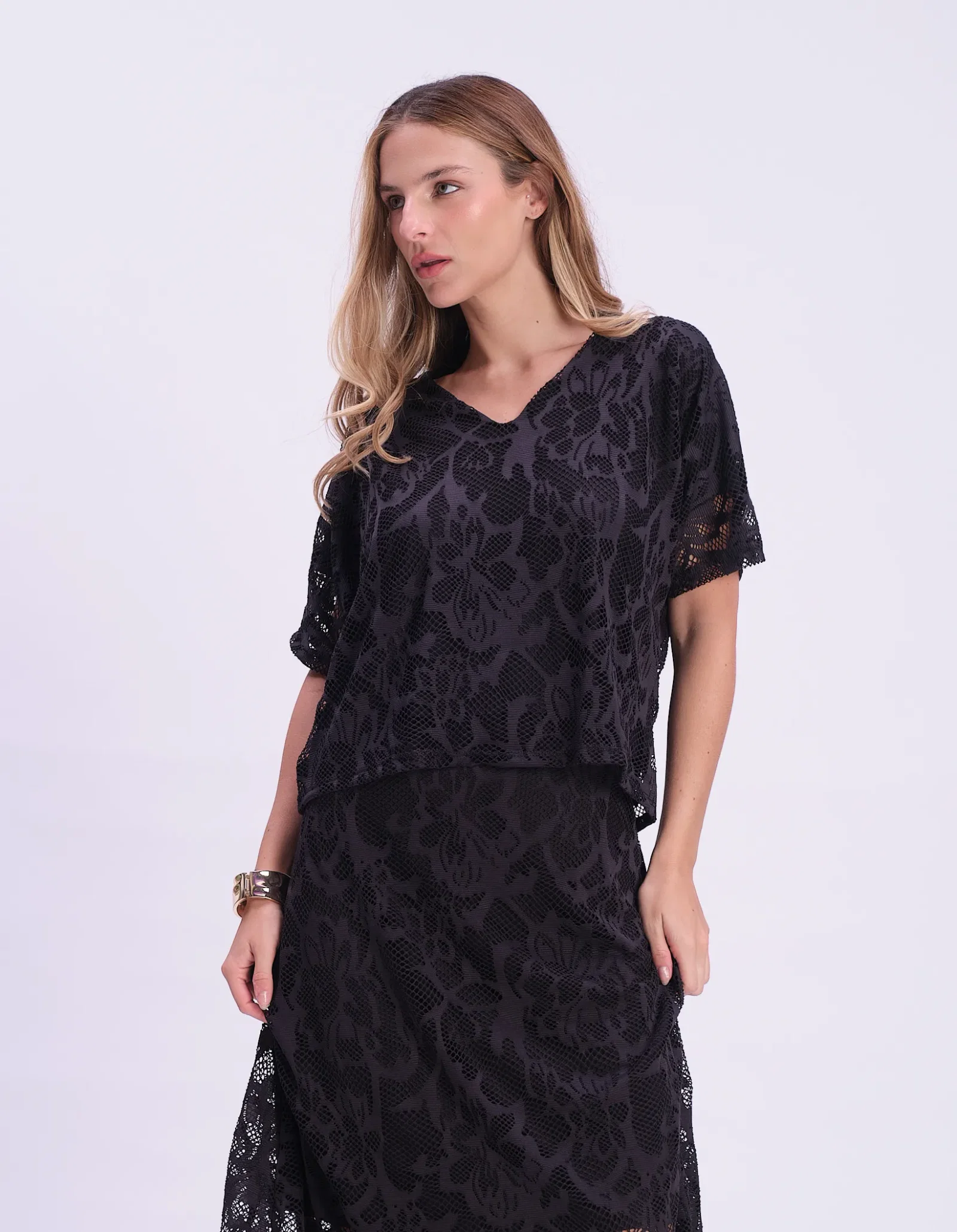 Blusa Manga Curta Renda Flores - Preto — imagem 1