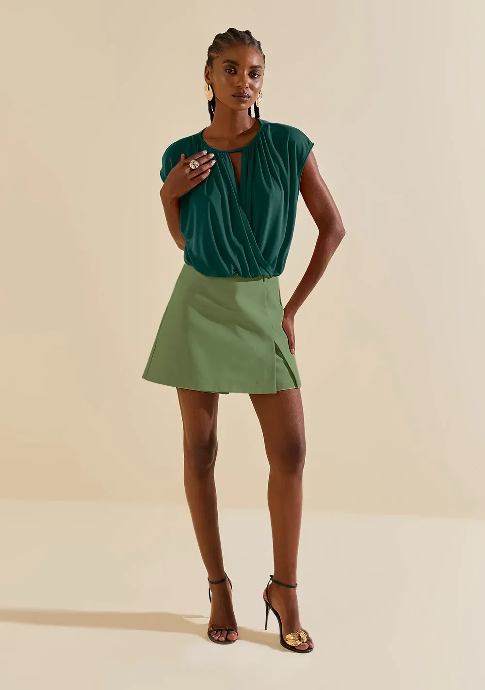 Shorts Morena Rosa Saia Ajustado Média Verde