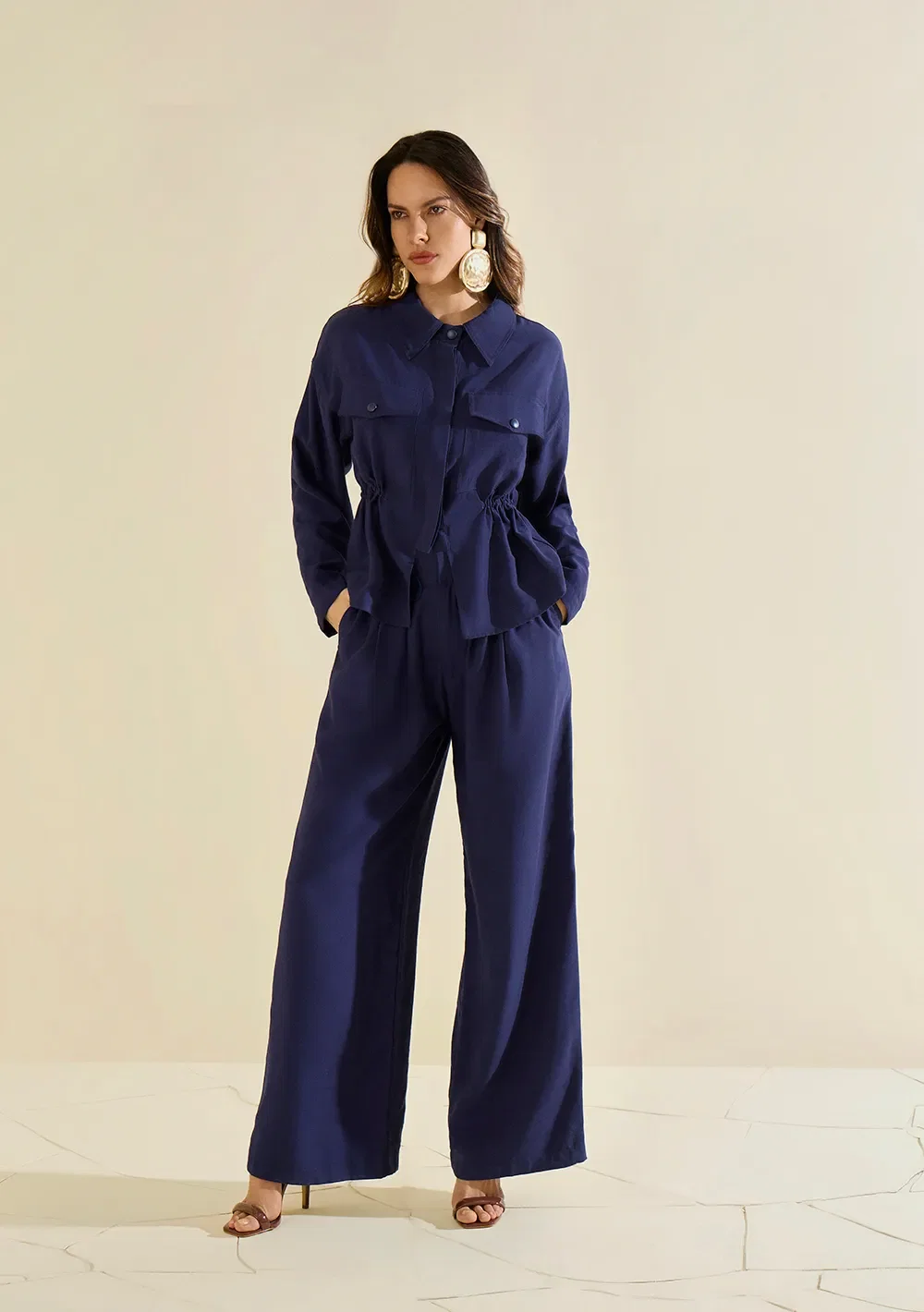 Camisa Morena Rosa Oversized Gola Clássica Manga Longa Padrão Azul — imagem 1