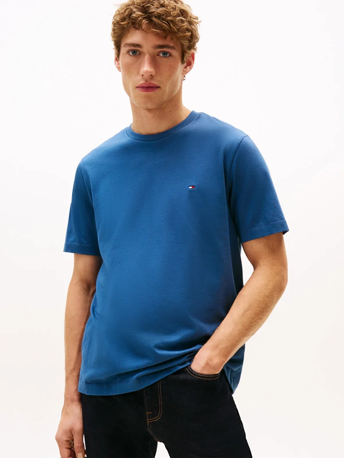 Camiseta de Gola C com Bordado de Bandeira — imagem 1