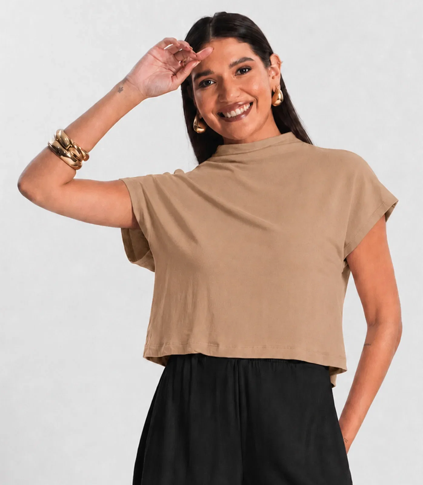 Blusa Feminina Com Gola Chaminé Infinita Cor Marrom