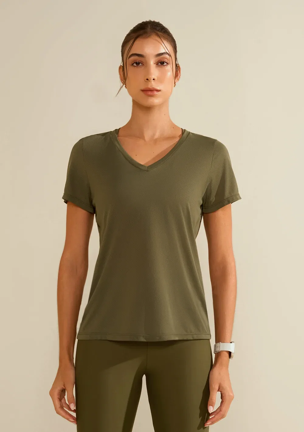 Camiseta Morena Rosa Solta Decote V Manga Curta Padrão Verde — imagem 1