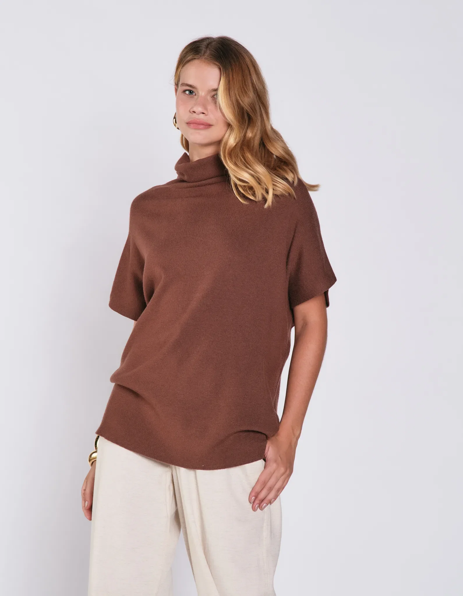 Blusa Ampla Tricot Gola Alta - Marrom — imagem 1