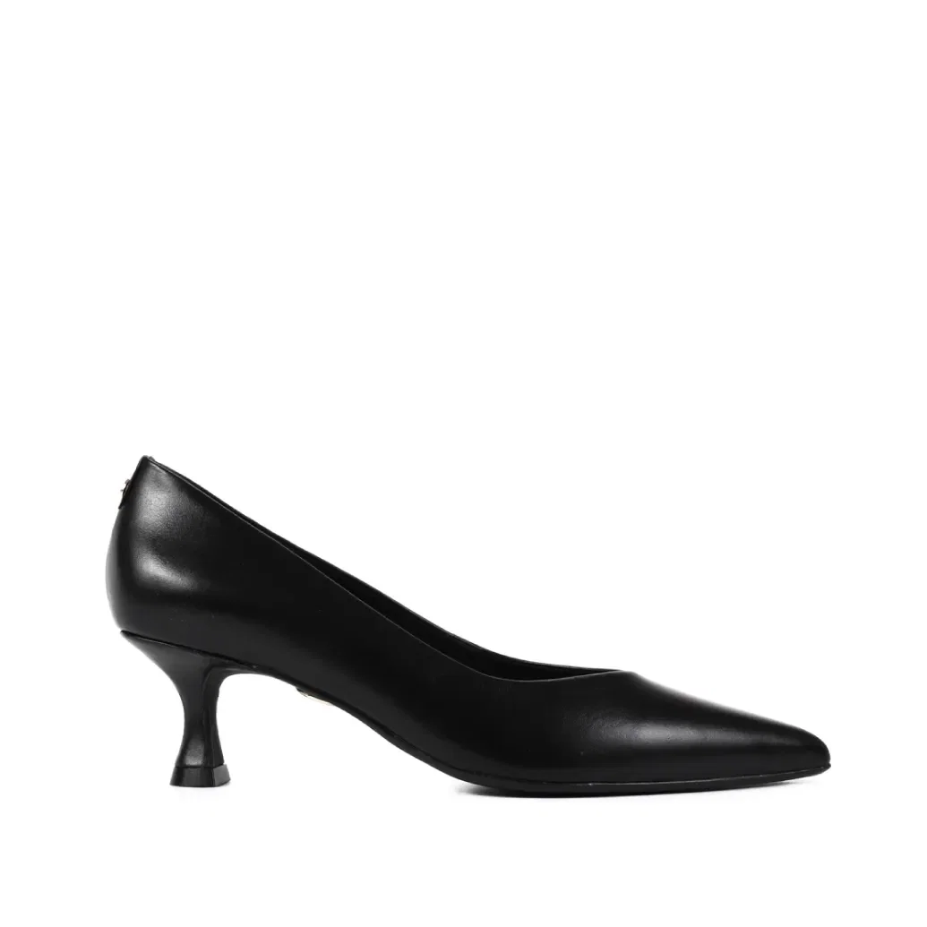 Scarpin Preto Salto Médio Couro — imagem 1