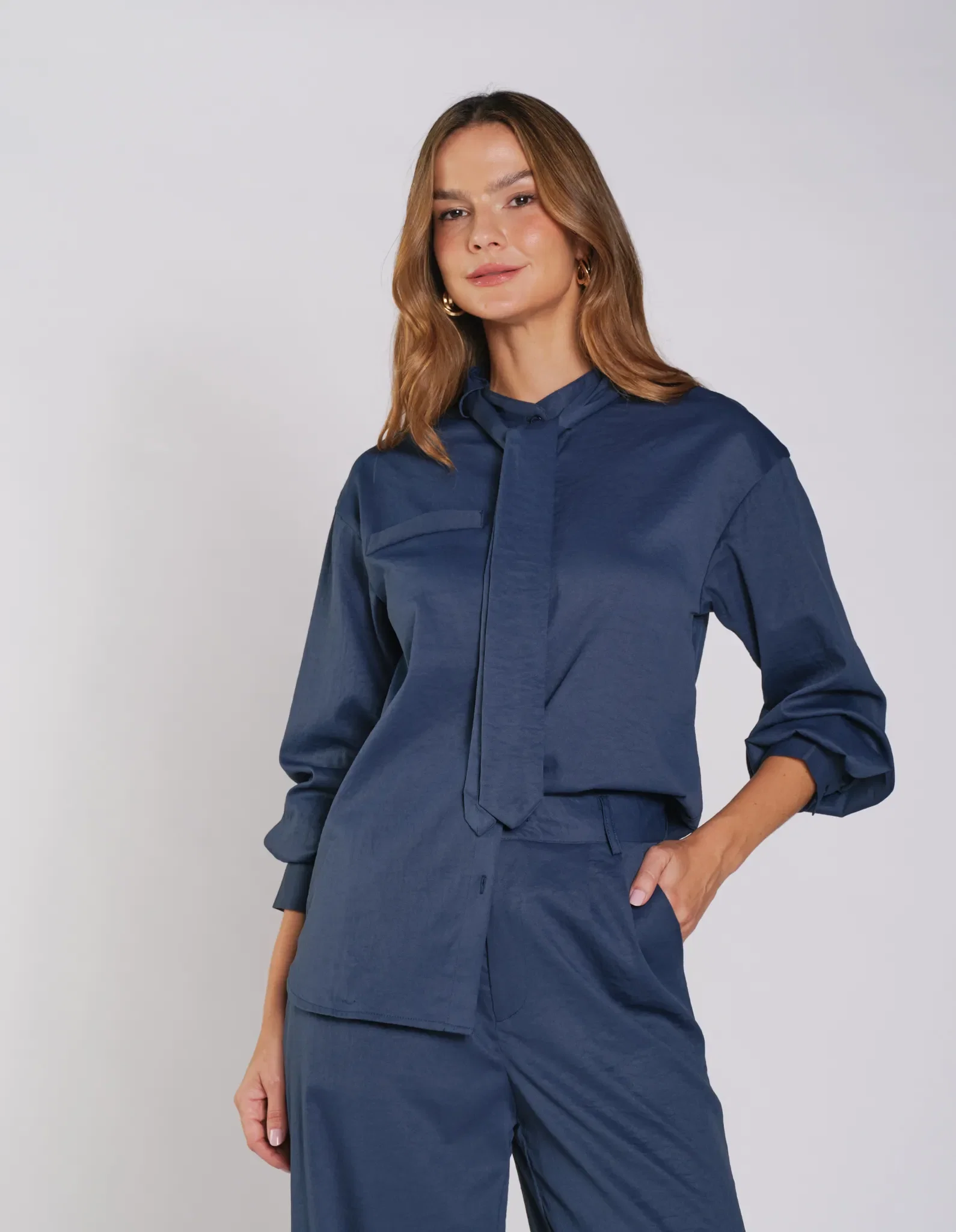 Camisa Manga Longa Detalhe Gravata - Azul Marinho