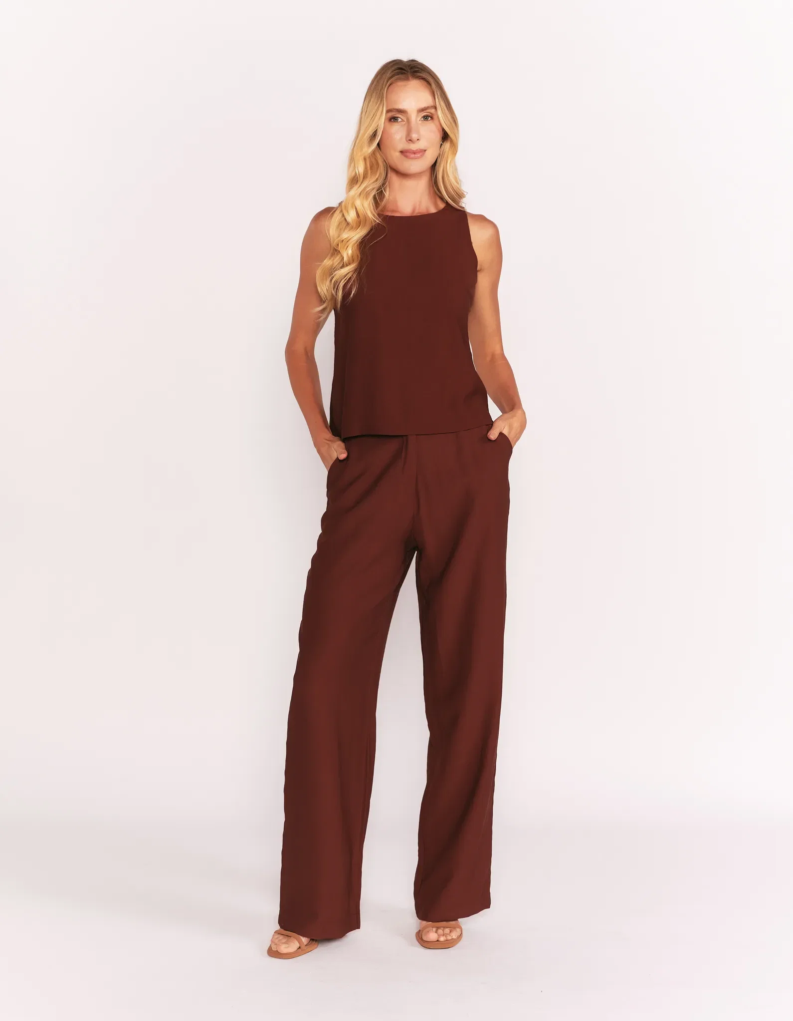 Calça Wide Leg Com Botão - Marrom