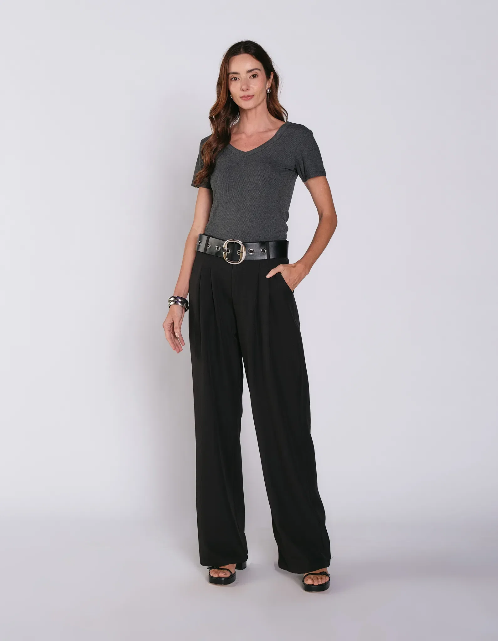 Calça Pantalona Bolso Faca Com Cinto - Preto — imagem 1