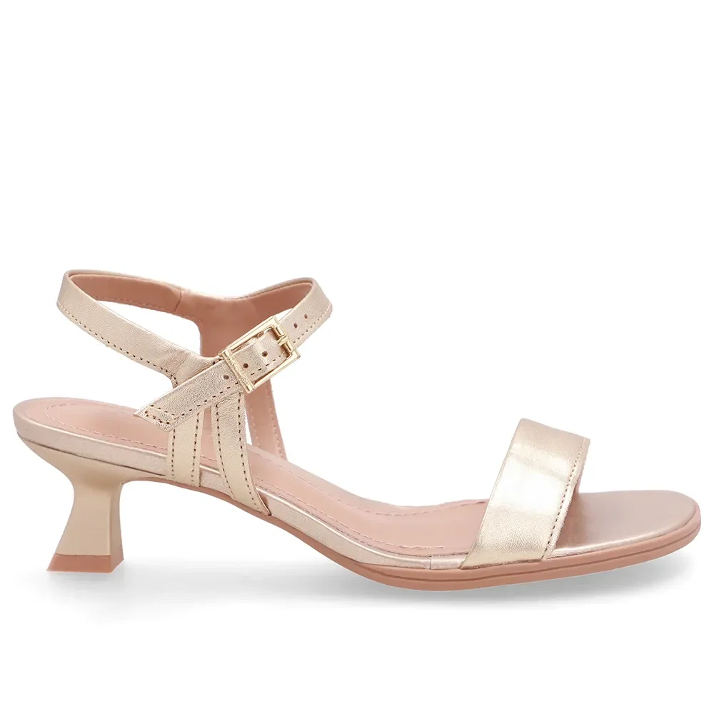Sandália Em Couro Dourado Com Salto Kitten Heel — imagem 1