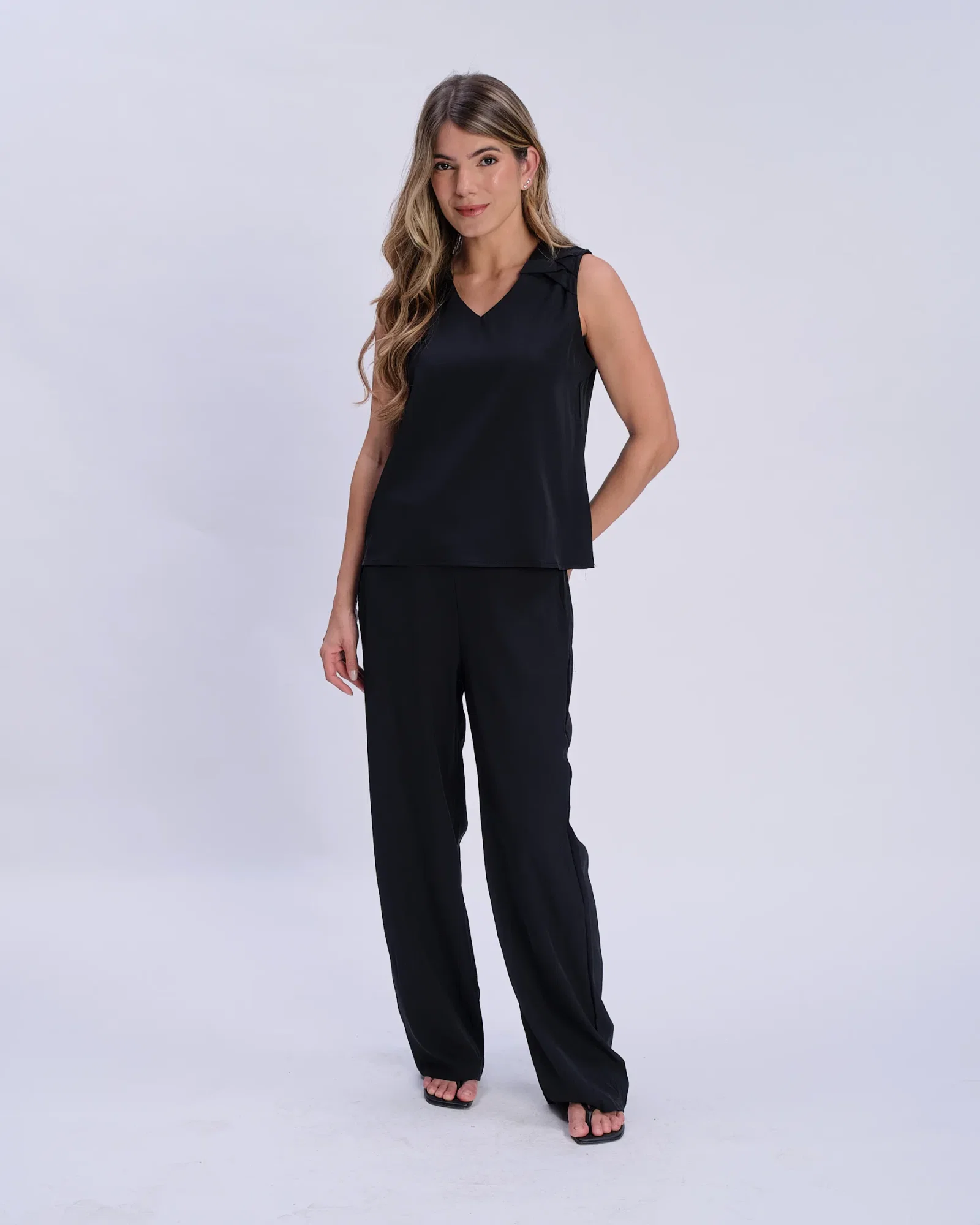 Blusa Sem Manga Detalhe Trançado - Preto — imagem 1
