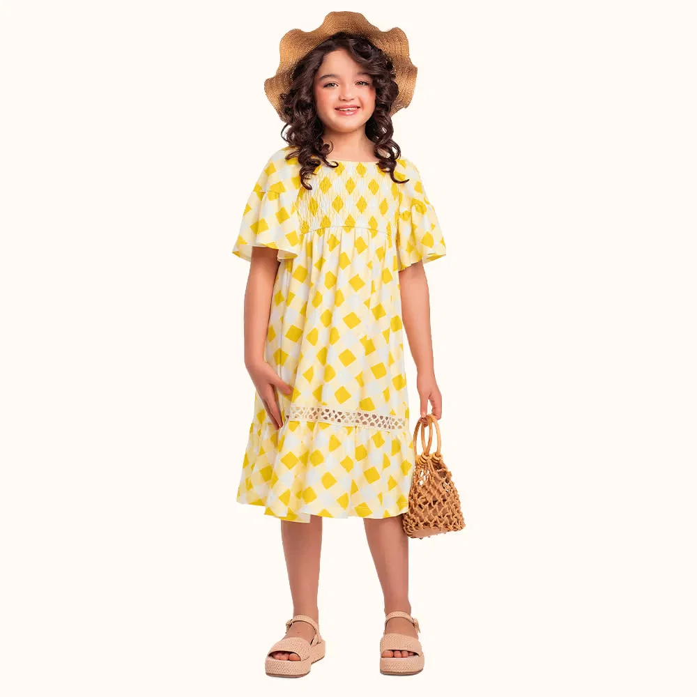Vestido em malha favo com lastex e detalhe em renda