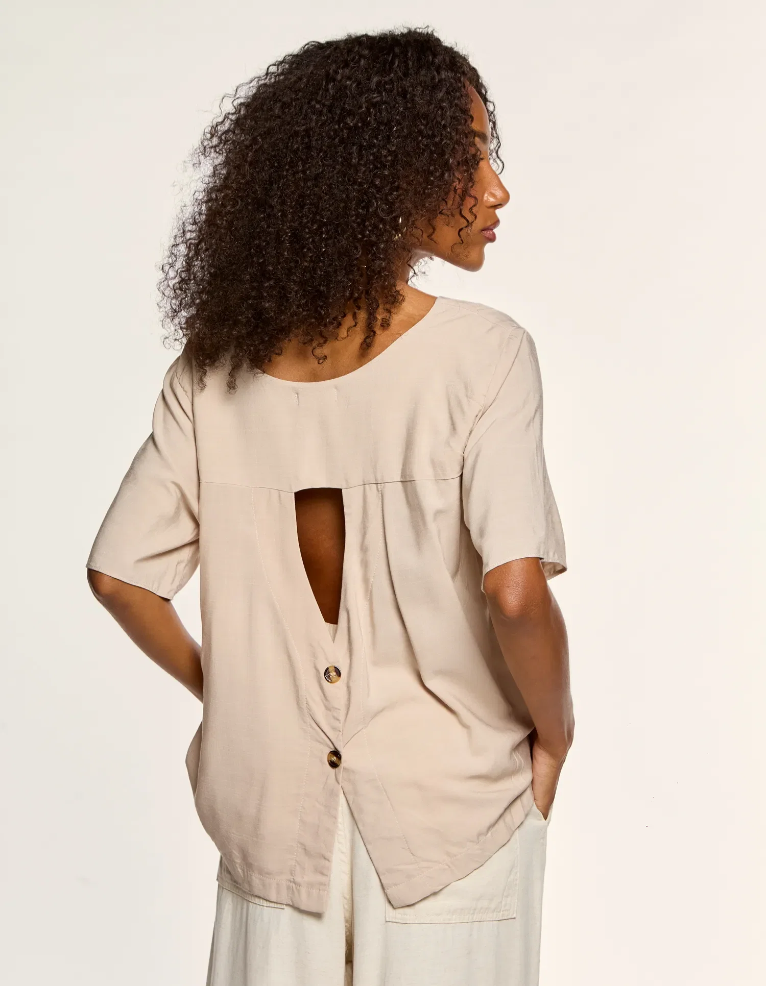 Blusa Ampla Detalhe Botões - Areia
