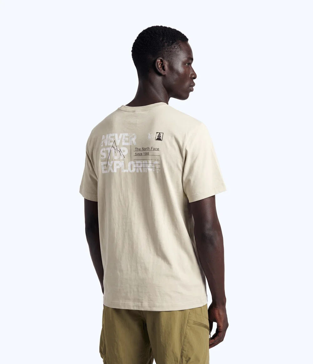 Camiseta Unissex Never Stop Postcard Regular Tee Desert Stone