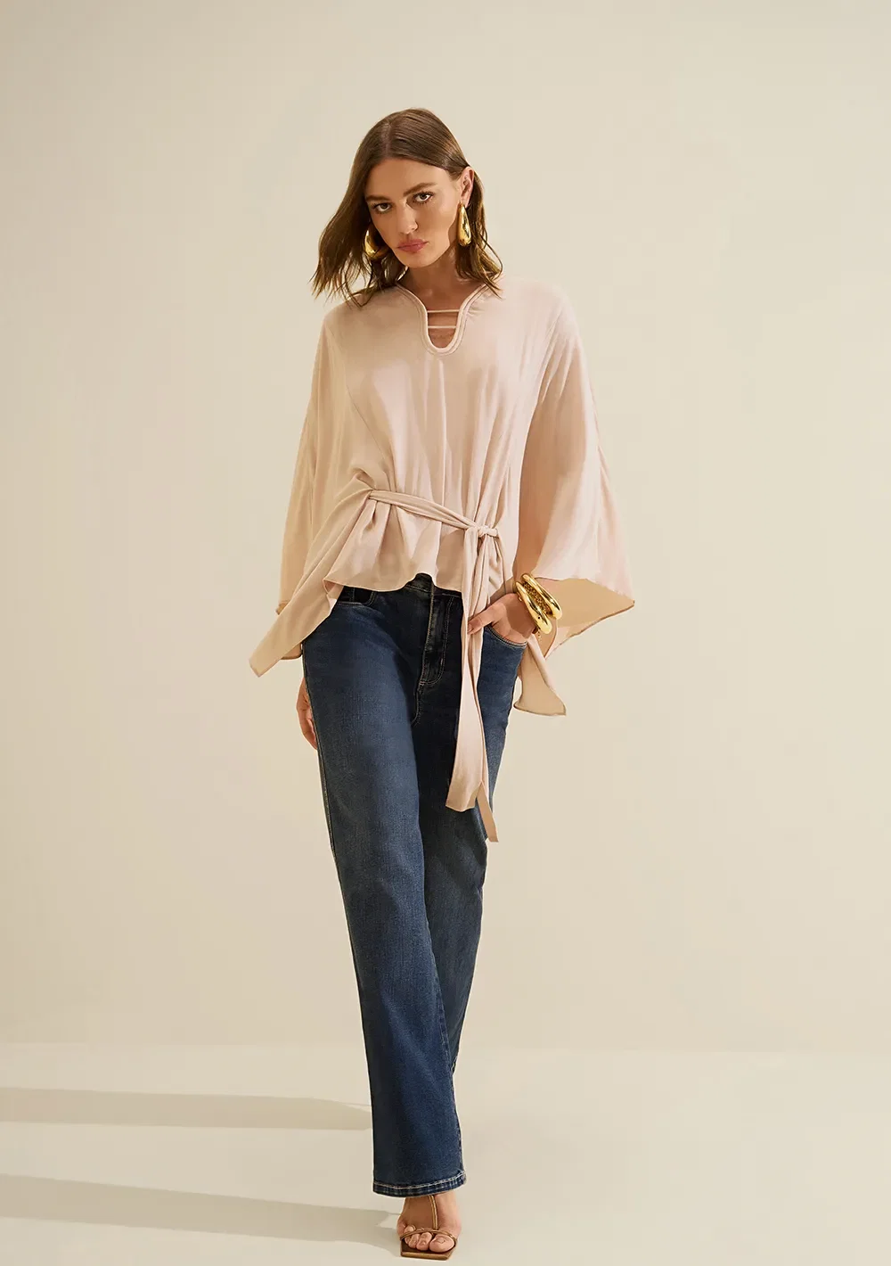 Blusa Decote V Aéria Bege — imagem 1