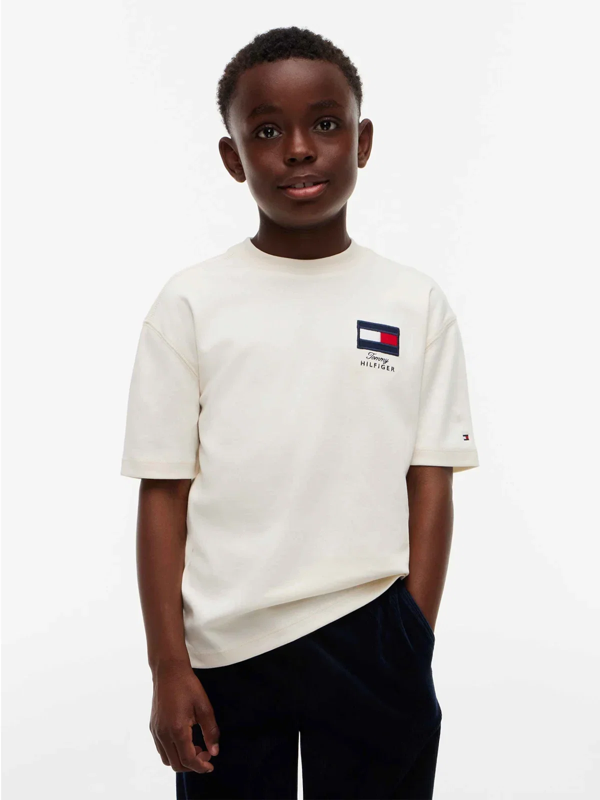 Camiseta Gola C com Bordado de Logo Bandeira