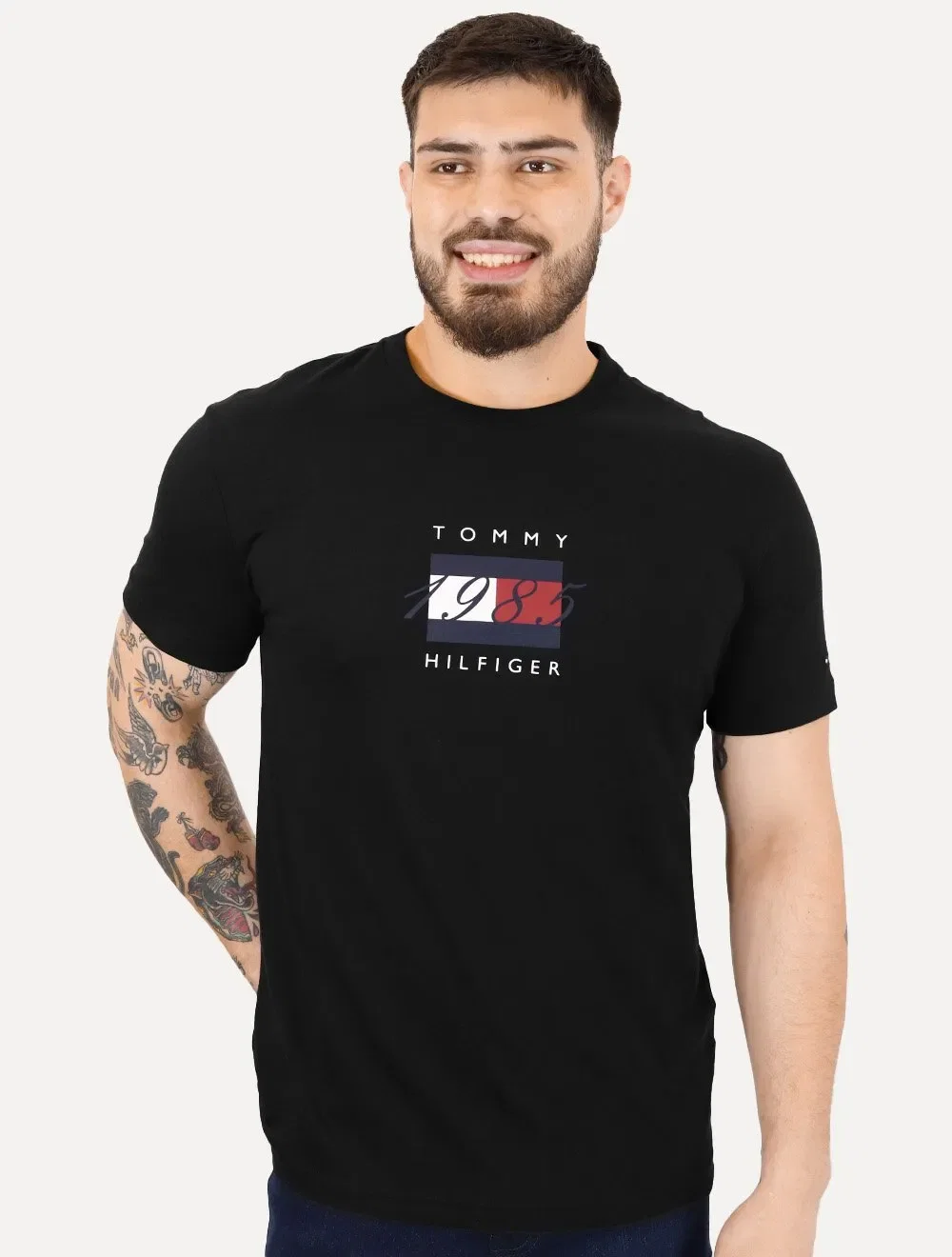 Camiseta Tommy Hilfiger Masculina Linear Flag Graphic Preta — imagem 1