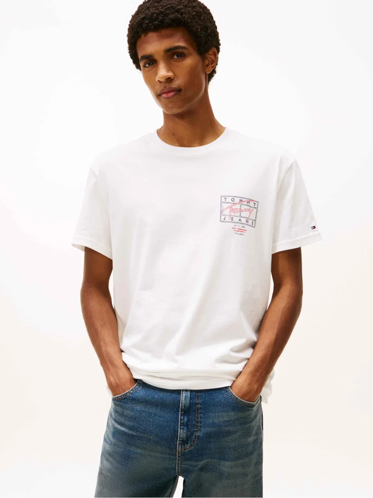 Camiseta de Gola Redonda com Logo Exclusivo nas Costas — imagem 1