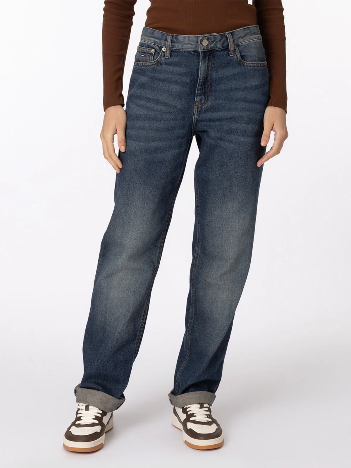 Calça Jeans Reta e Justa de Cintura Média — imagem 1