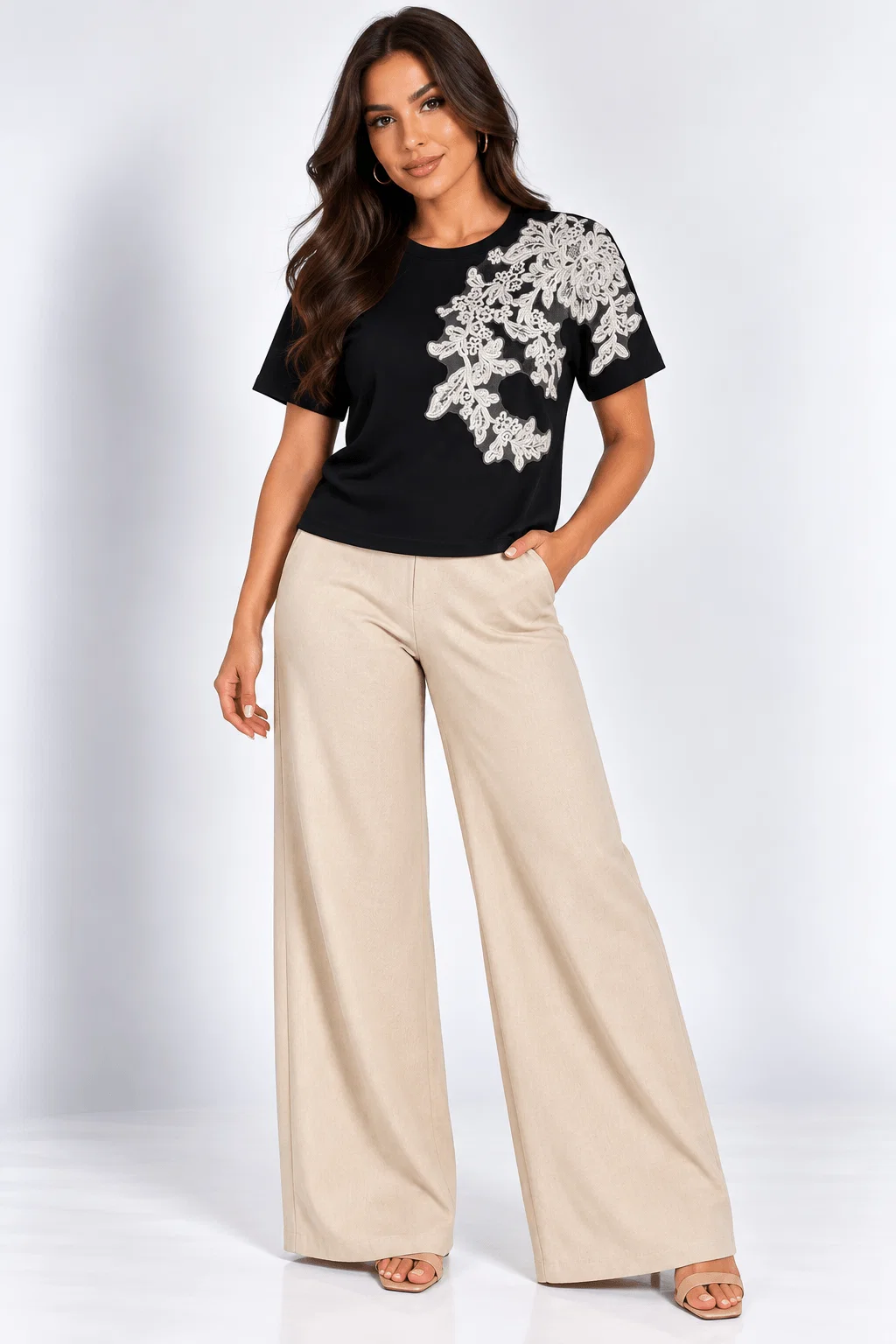 Blusa Manga Curta Bordado Flores - Preto