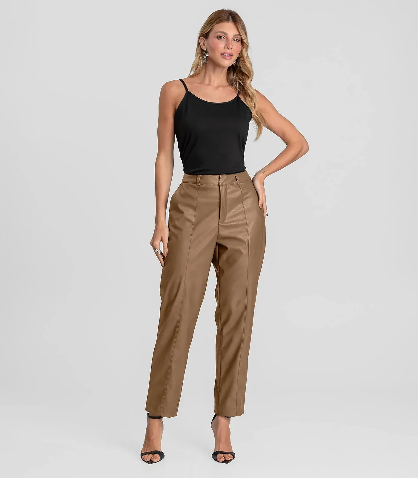 Calça Feminina em Courino Basic Dianna Marrom