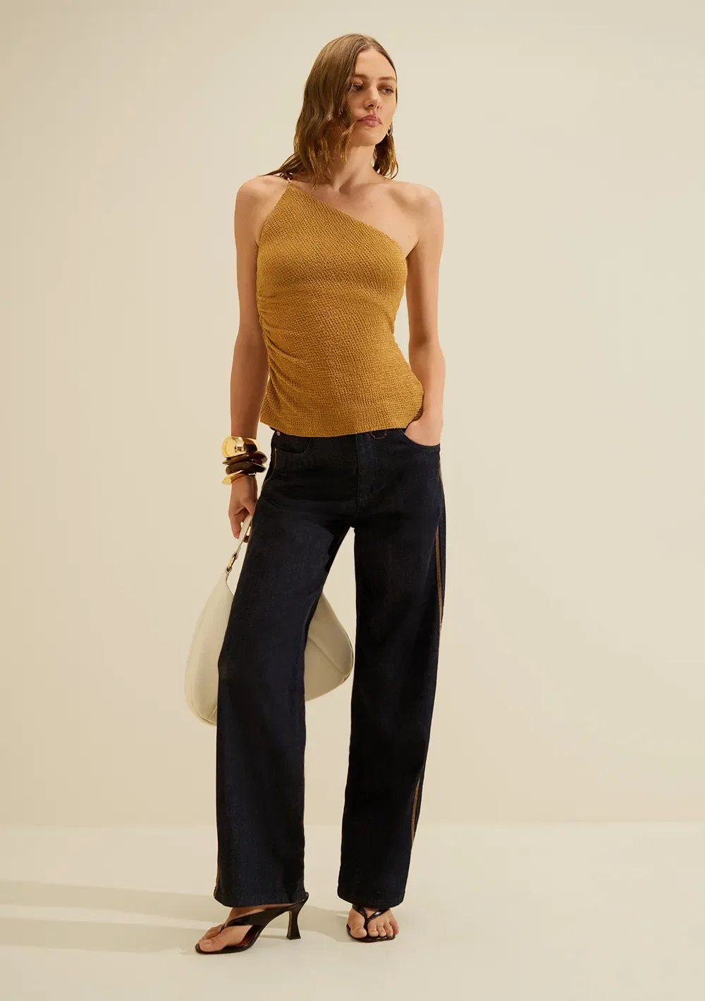 Blusa Um Ombro Só Favo Caramelo — imagem 1