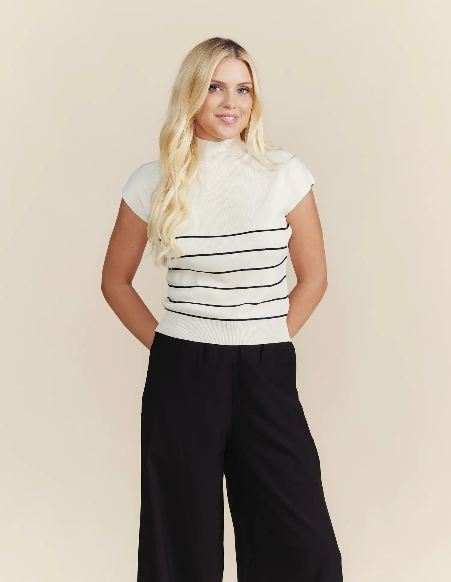 Blusa Tricot Gola Alta - Listrado — imagem 1