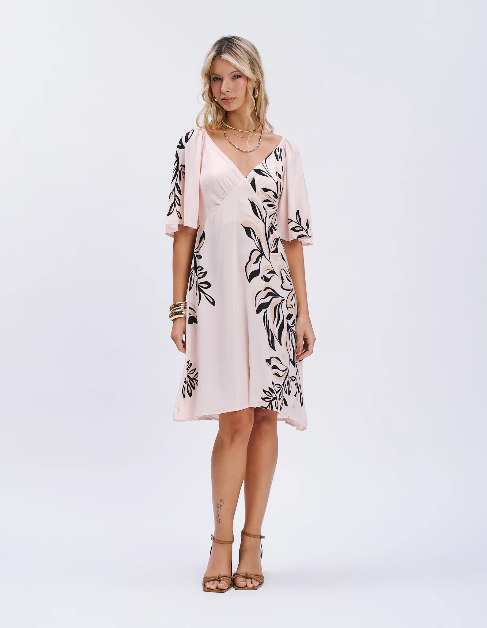 Vestido Curto Estampado Localizado Preto - Areia — imagem 1