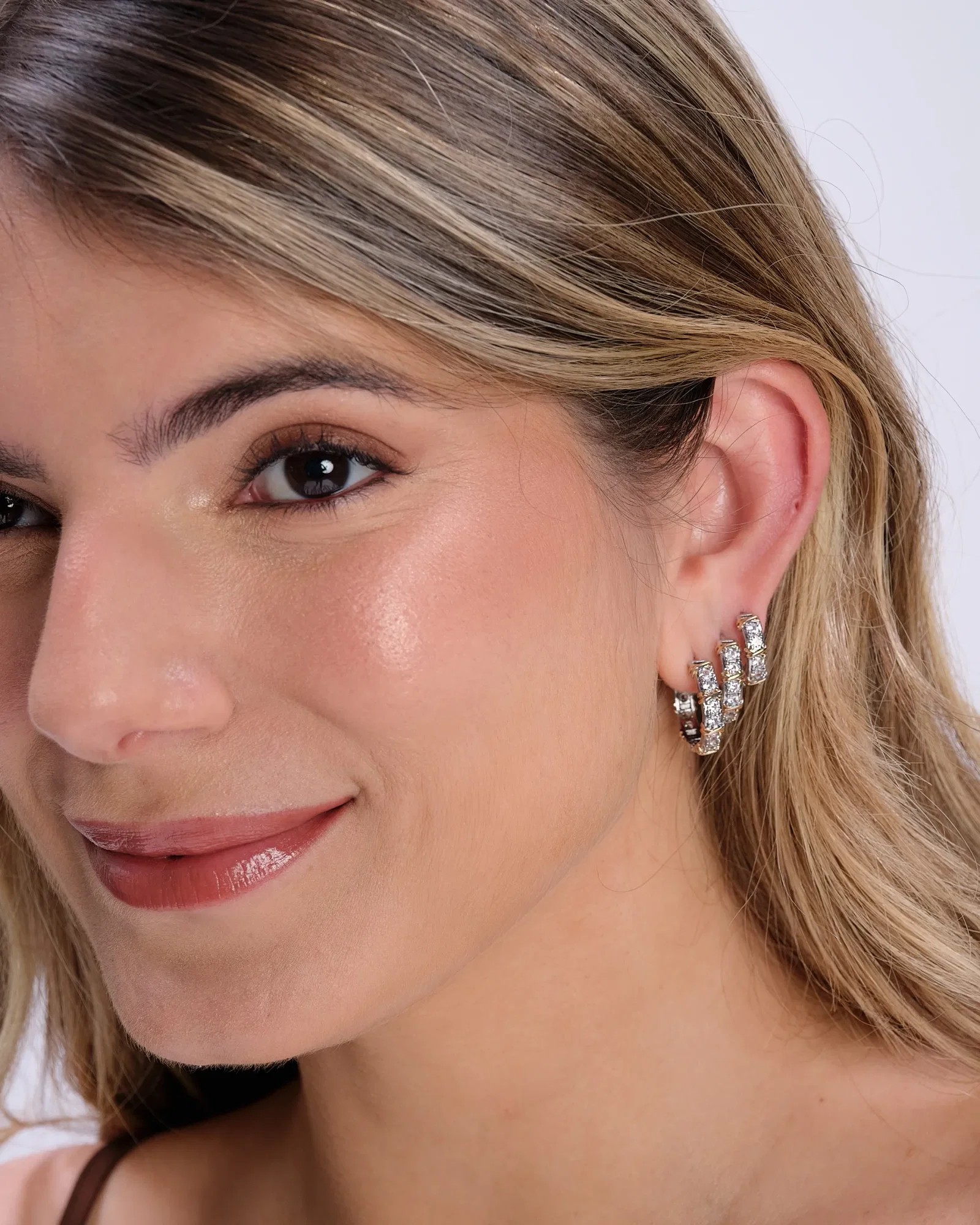 Kit Brinco Argola Strass Detalhe Metal - Niquel — imagem 1