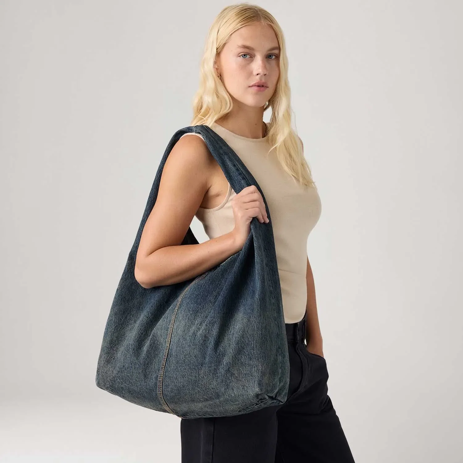 Bolsa Jeans Levi's® Emerson Lavagem Escura