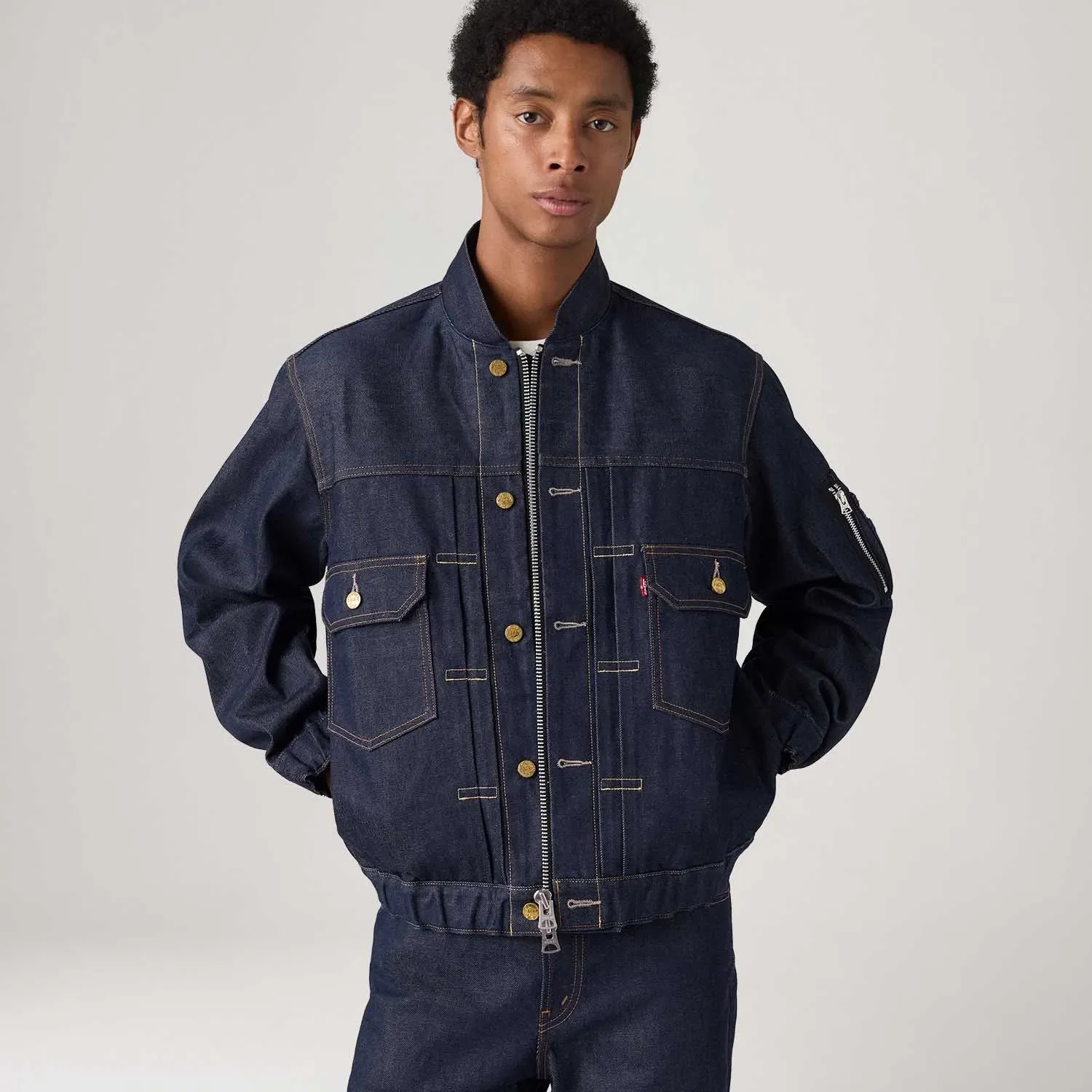 Jaqueta Jeans Levi's® x sacai Blouson Lavagem Escura — imagem 1