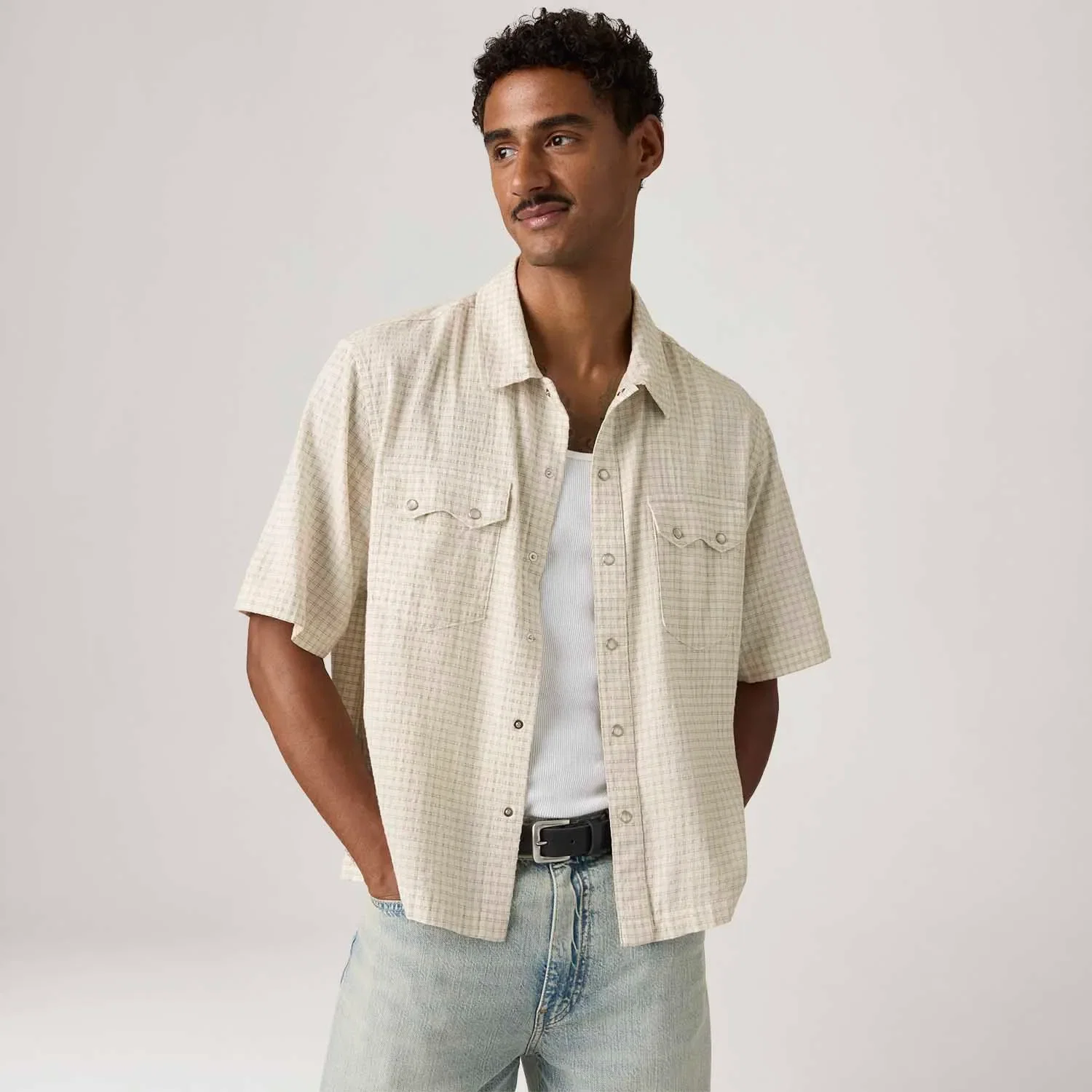 Camisa Levi's® Boxy Western Off White Manga Curta — imagem 1