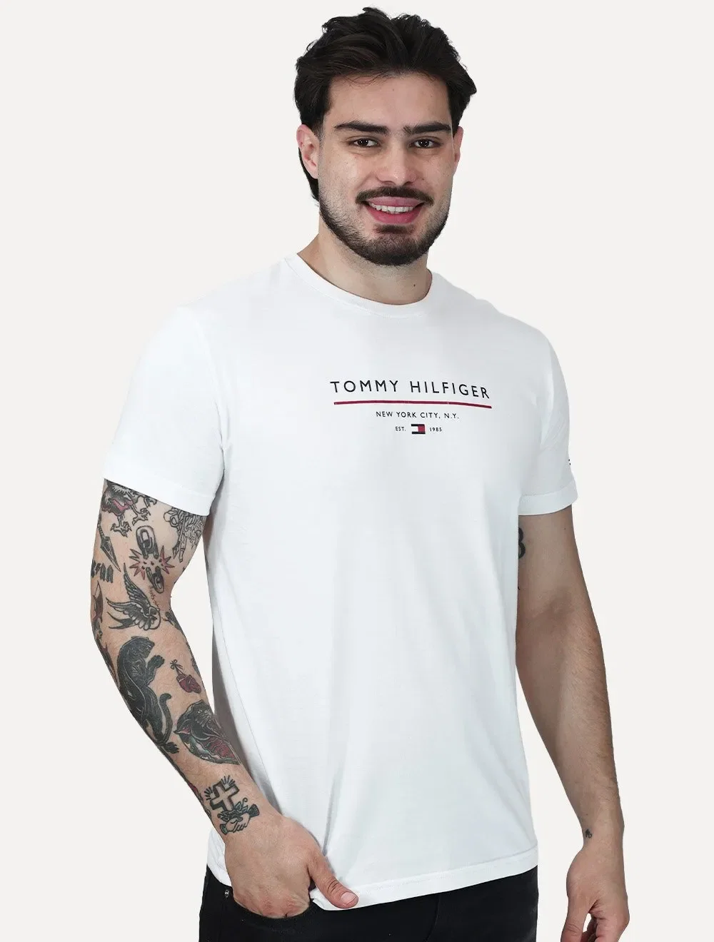Camiseta Tommy Hilfiger Masculina Brand Love Big New Logo Branca — imagem 1