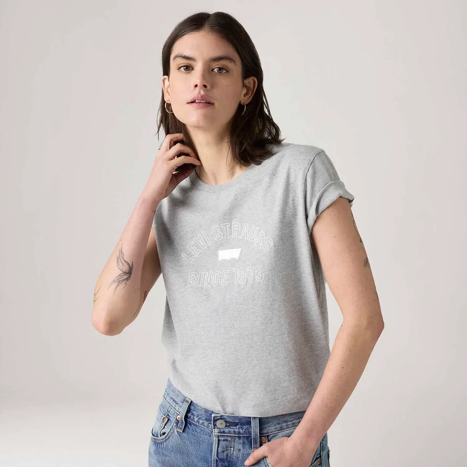 Camiseta Levi's® The Perfect Cinza Manga Curta — imagem 1