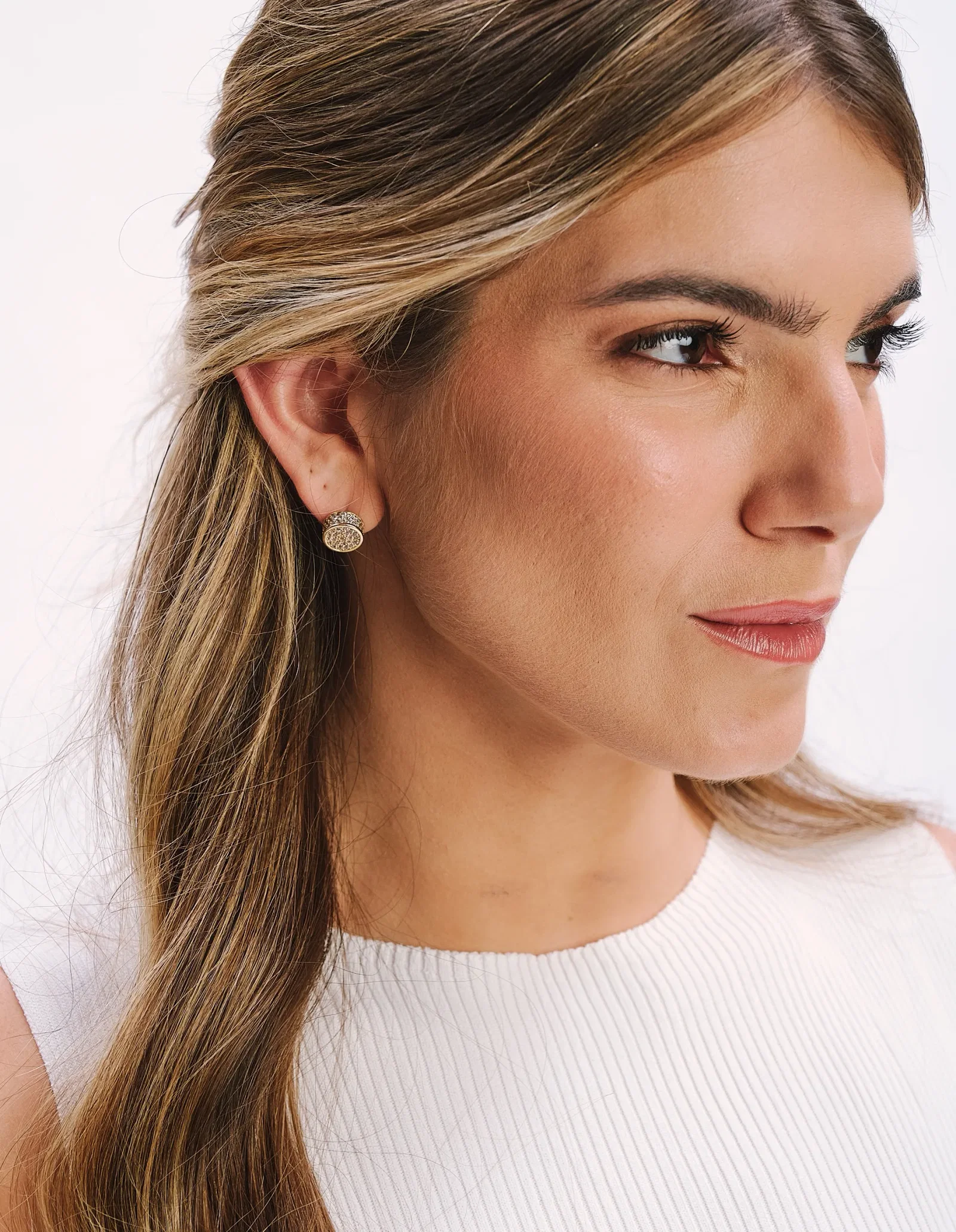 Brinco Mini Strass Multi - Dourado — imagem 1