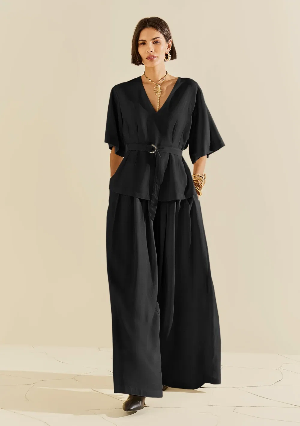 Blusa Morena Rosa Ajustada Decote V Manga Curta Padrão Preto