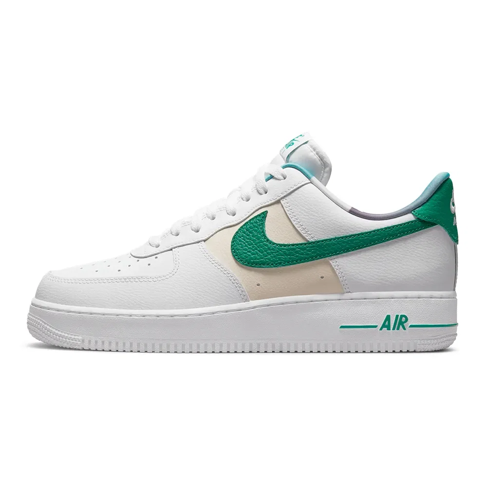 Tênis Nike Air Force 1 '07 LV8 Emb Masculino