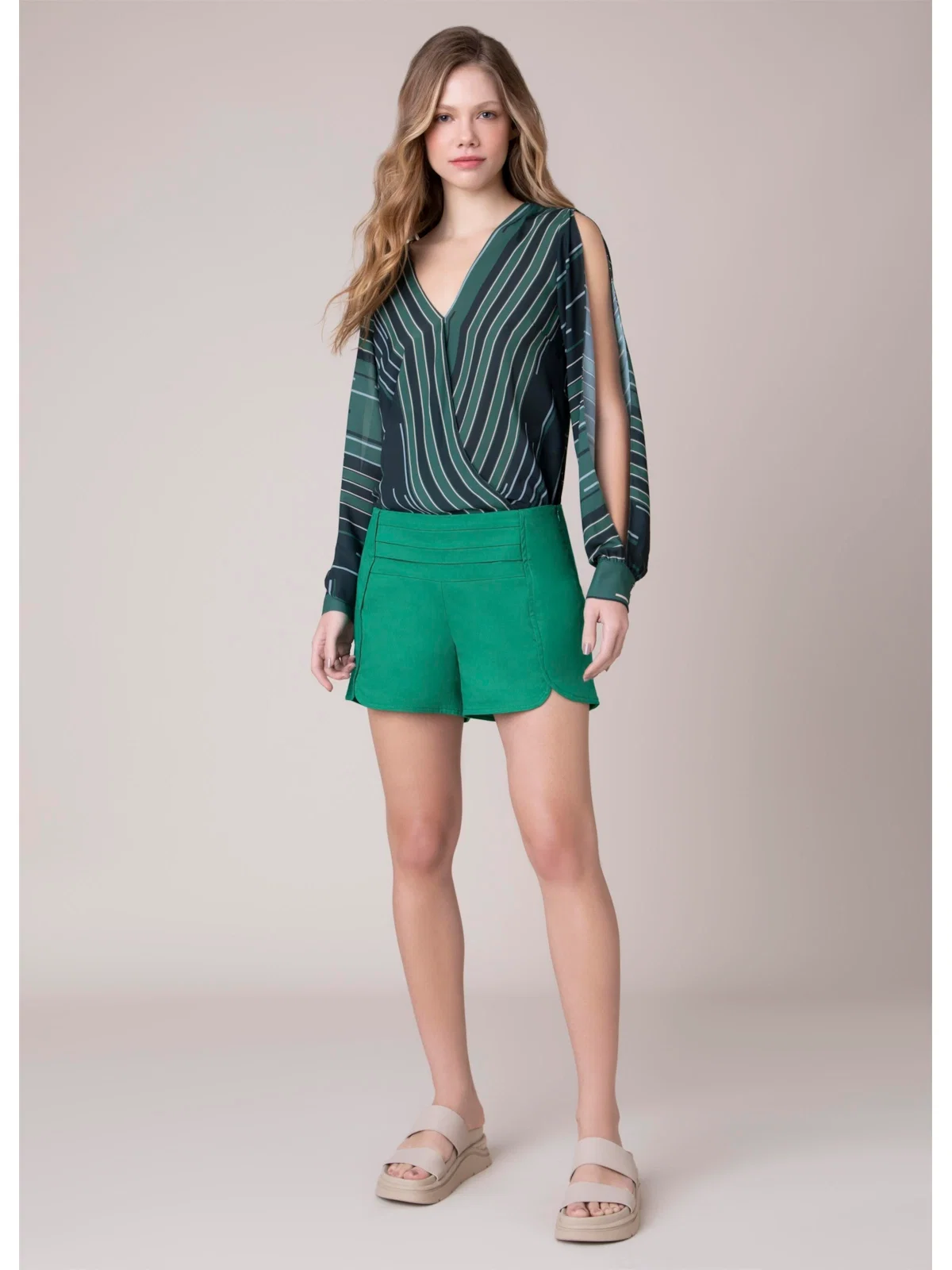 Short Alfaiataria Pregas Grama