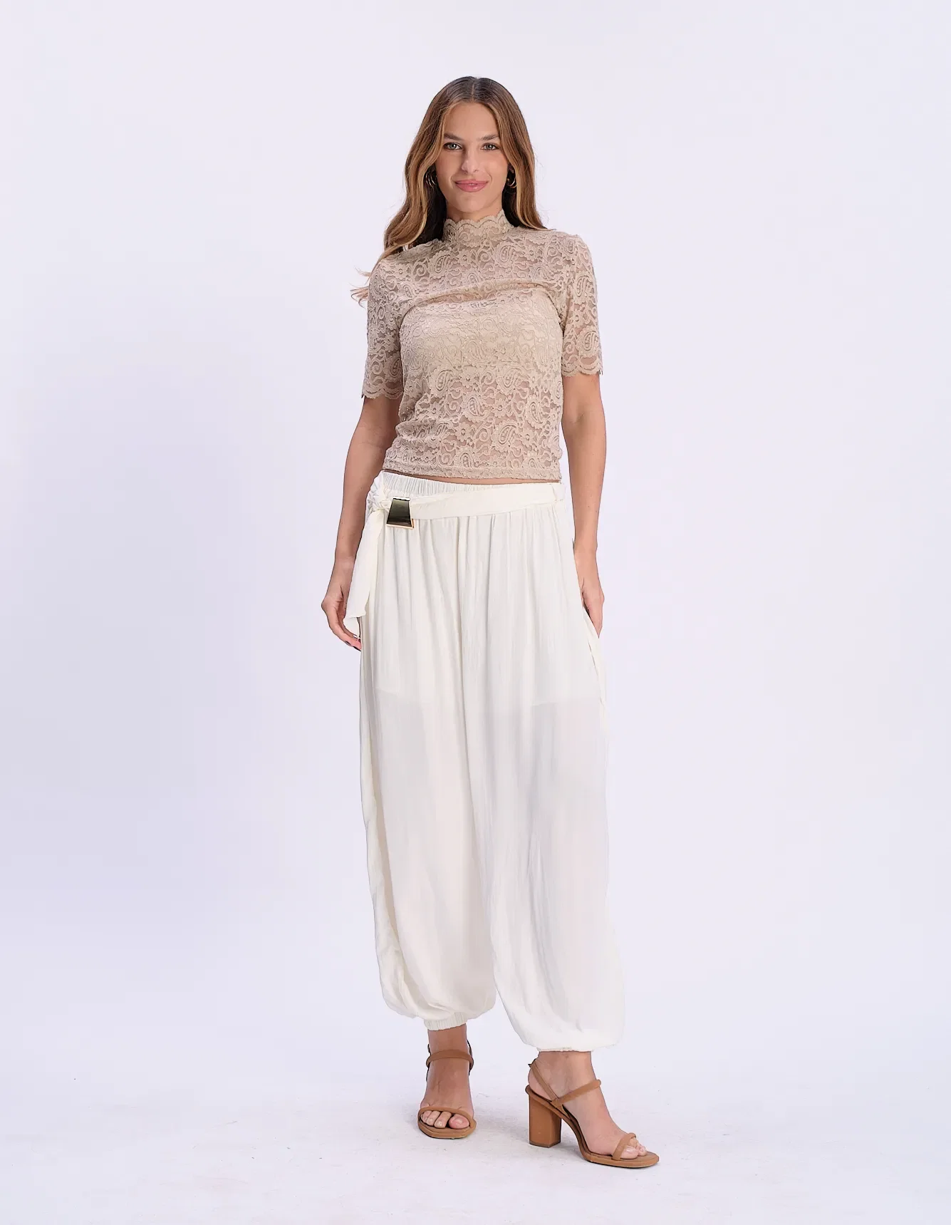 Calça Aladim Detalhe Faixa e Fivela - Off White