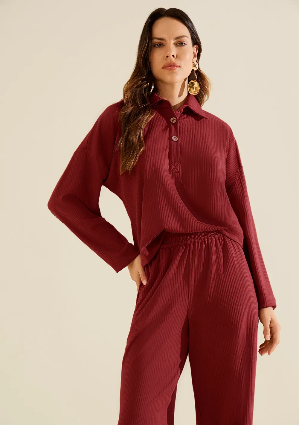 Blusa Morena Rosa Ajustada Gola Clássica Manga Longa Padrão Bordo