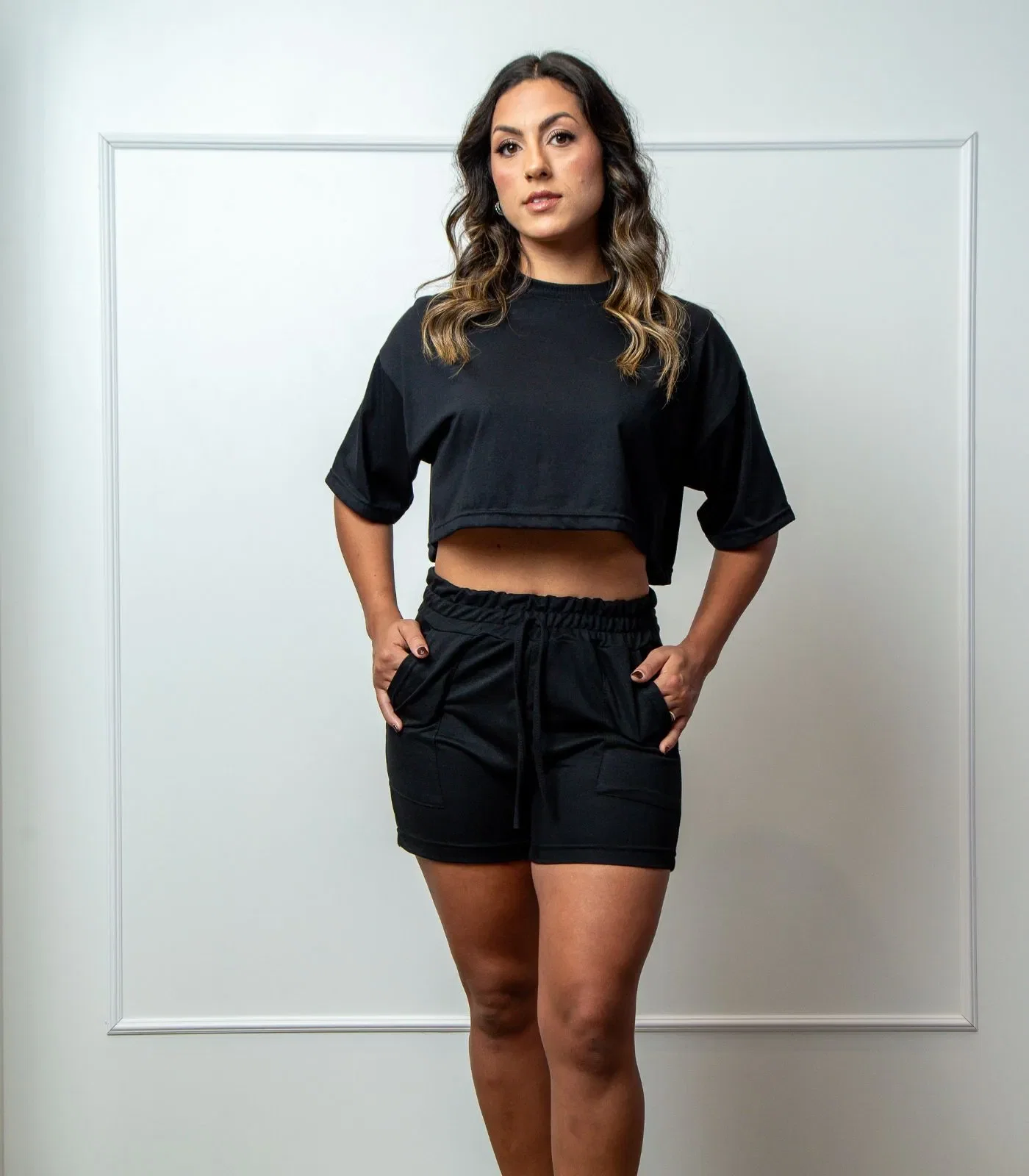 Shorts Feminino Com Bolsos Sobrepostos Good Bless Preto — imagem 1