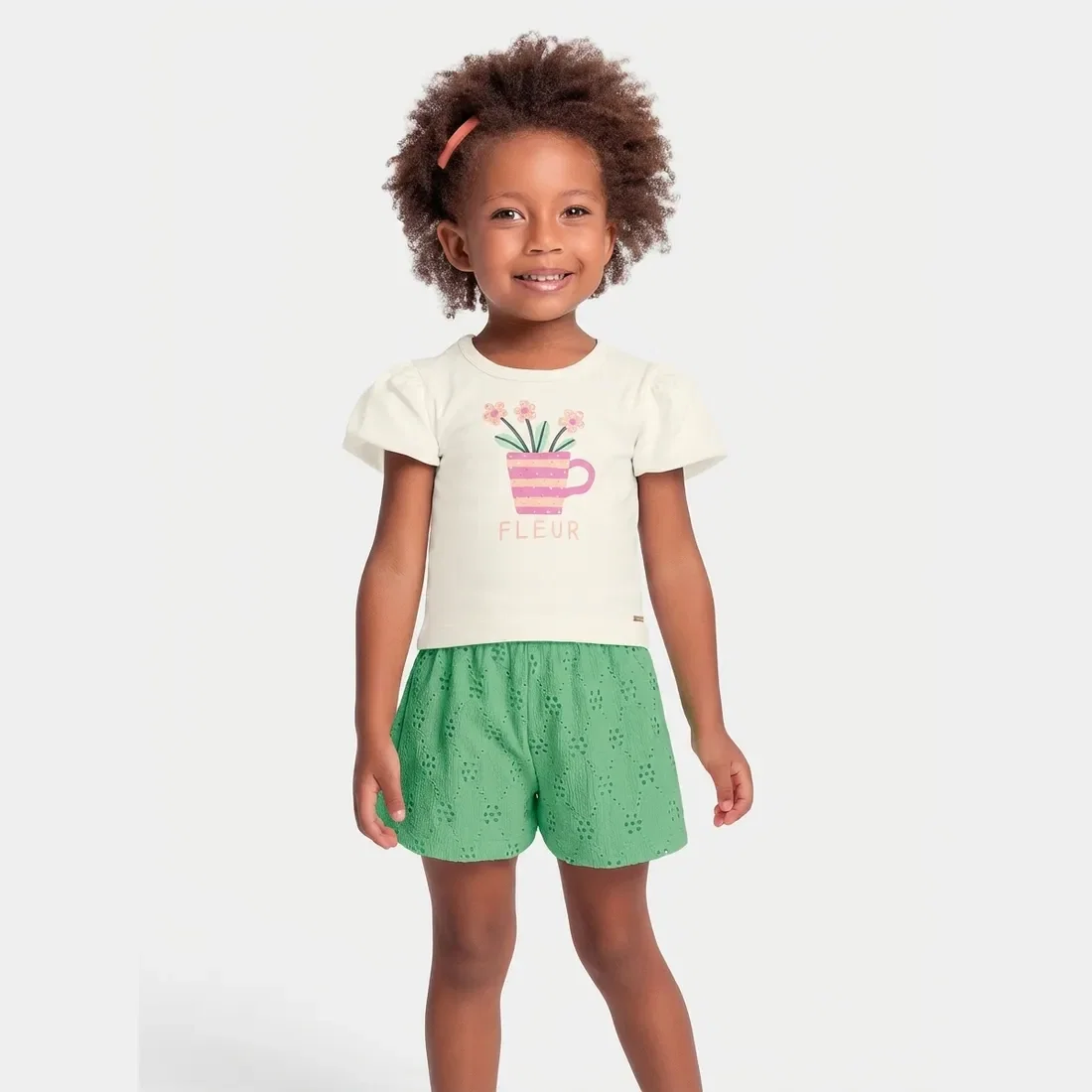 Conjunto blusa de flor e short em tecido laise
